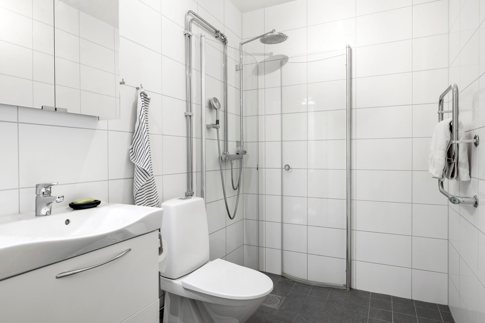 Bostadsbild från Råbyvägen 70, Såld i Kapellgärdet, Uppsala