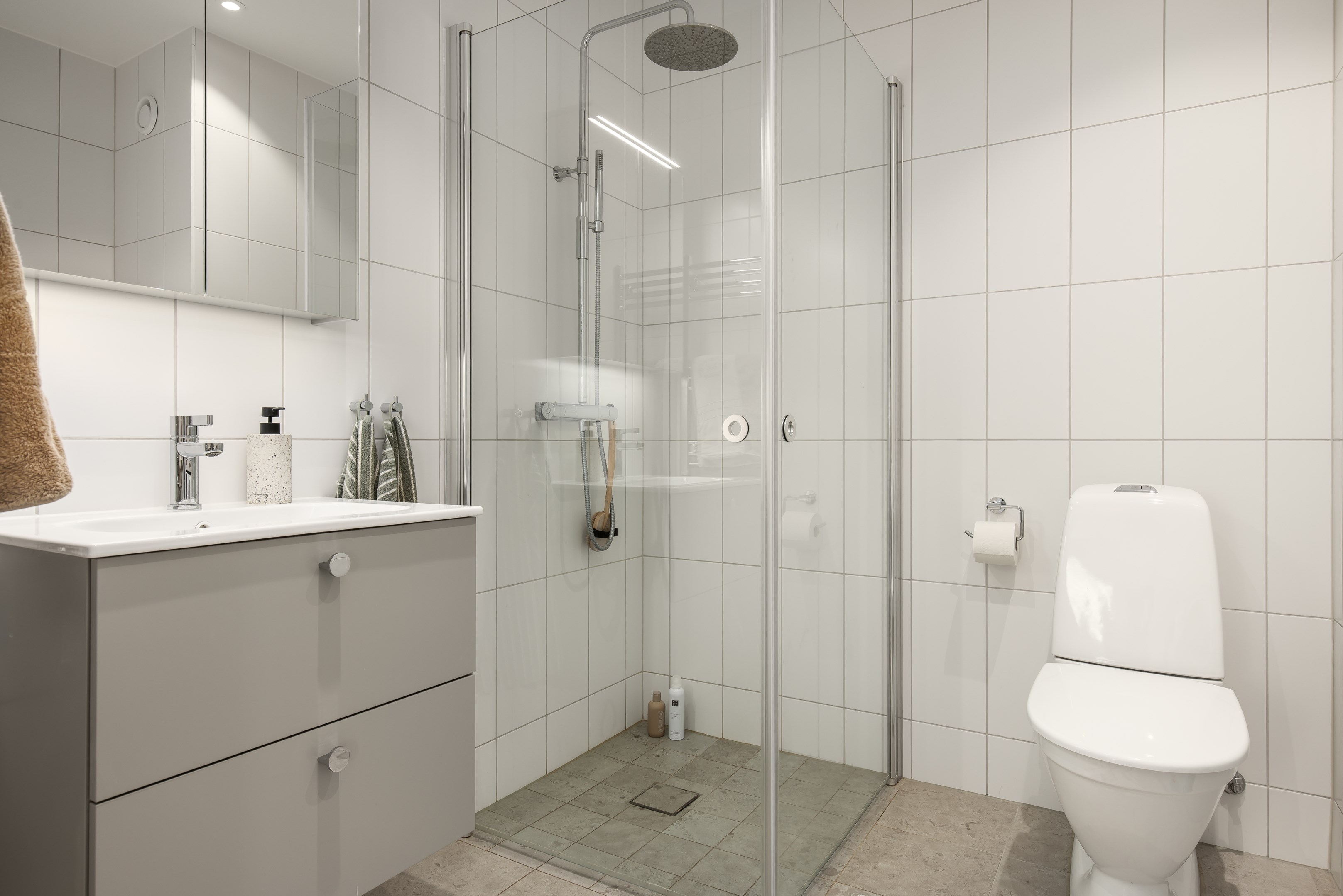 Bostadsbild från Bågvägen 8F, Till salu i Kummelnäs, Nacka