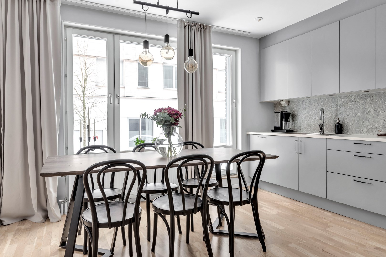 Bostadsbild från Svärdsliljegatan 4, Såld i Salabacke, Uppsala