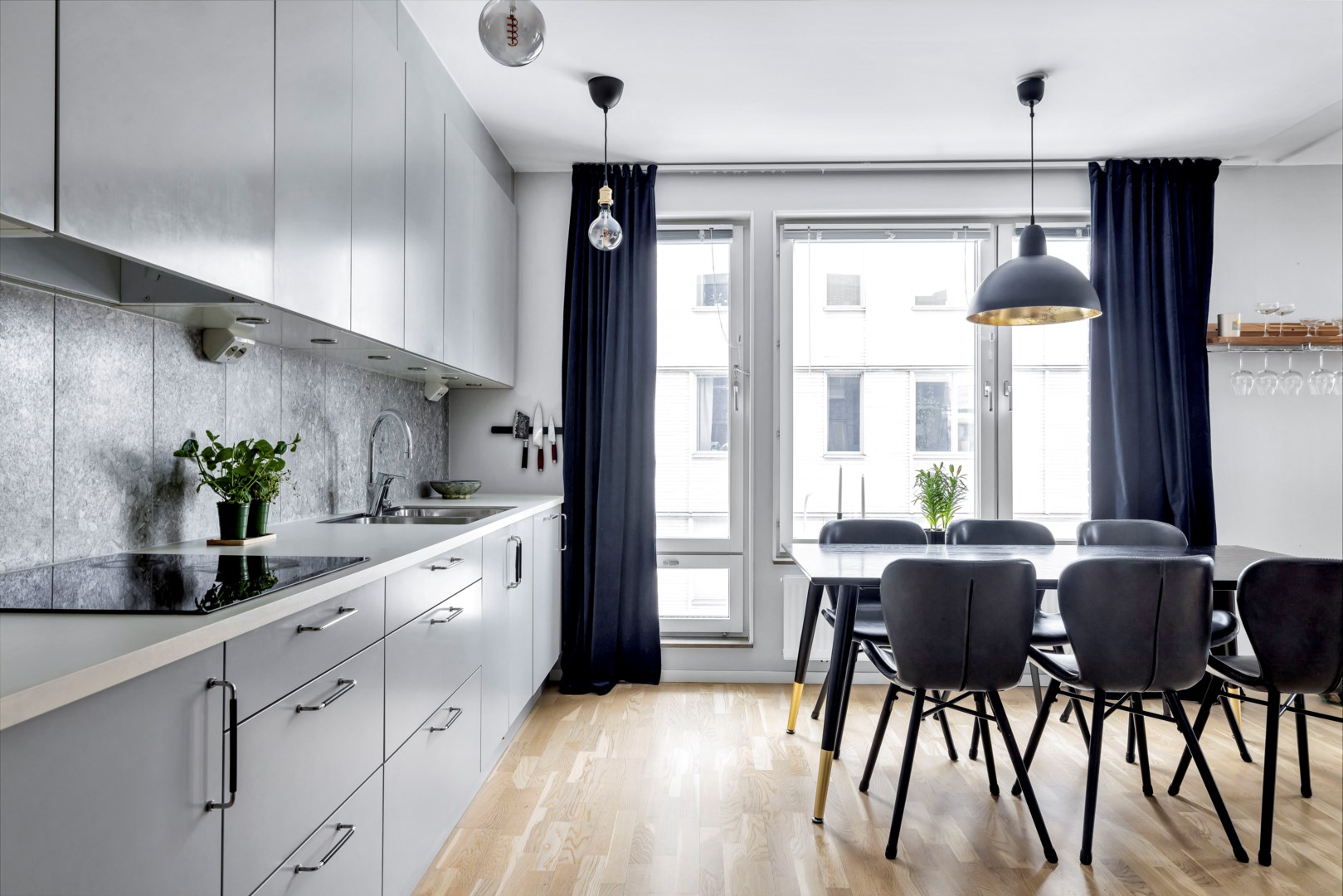 Bostadsbild från Svärdsliljegatan 2, Såld i Salabacke, Uppsala