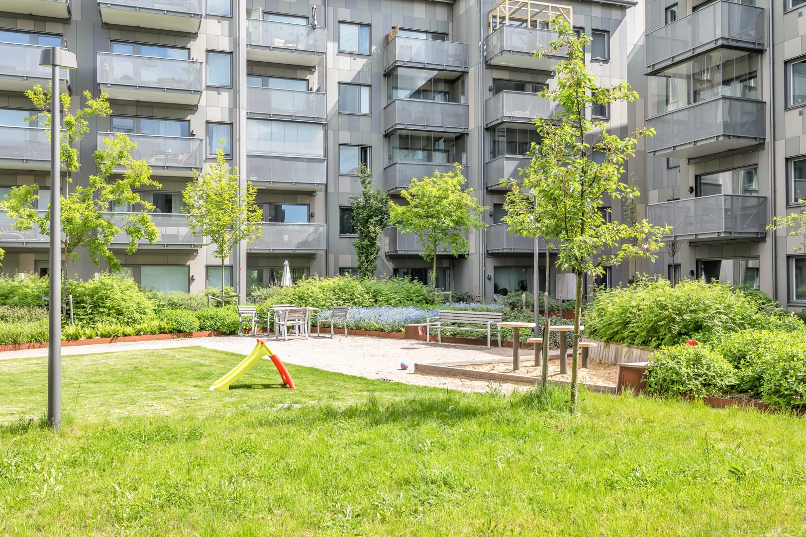 Bostadsbild från Svärdsliljegatan 2, Såld i Salabacke, Uppsala