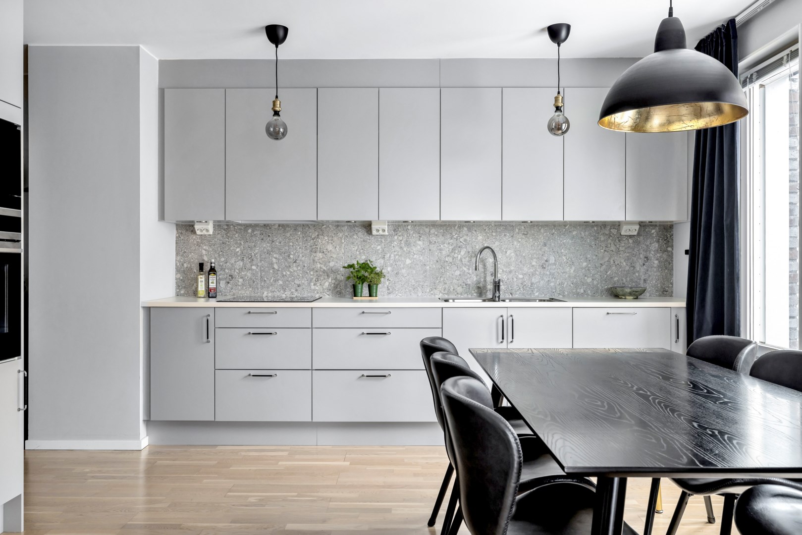 Bostadsbild från Svärdsliljegatan 2, Såld i Salabacke, Uppsala