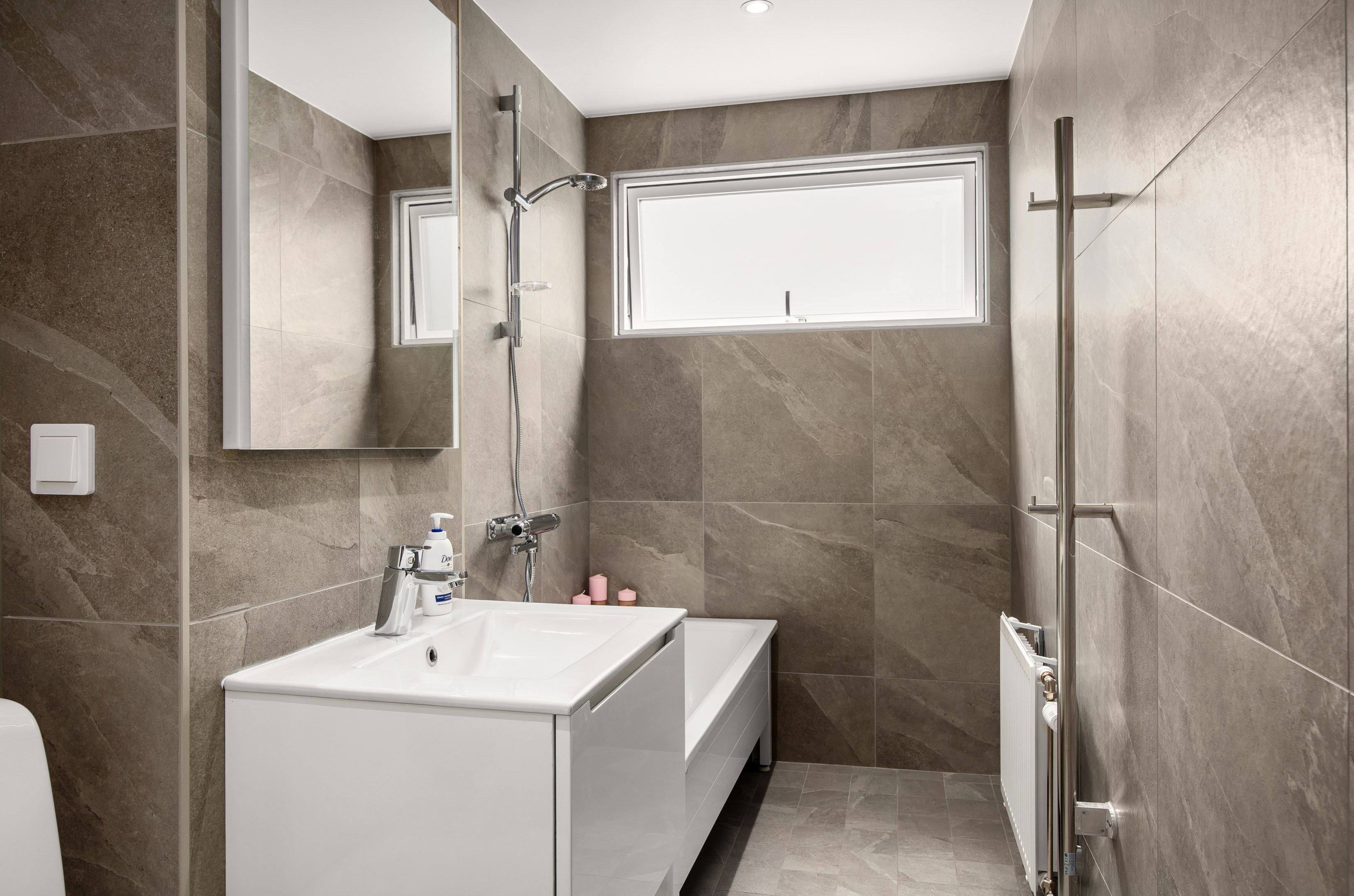 Bostadsbild från Ljuskärrsvägen 111, Såld i Ljuskärrsberget - Saltsjöbaden, Nacka