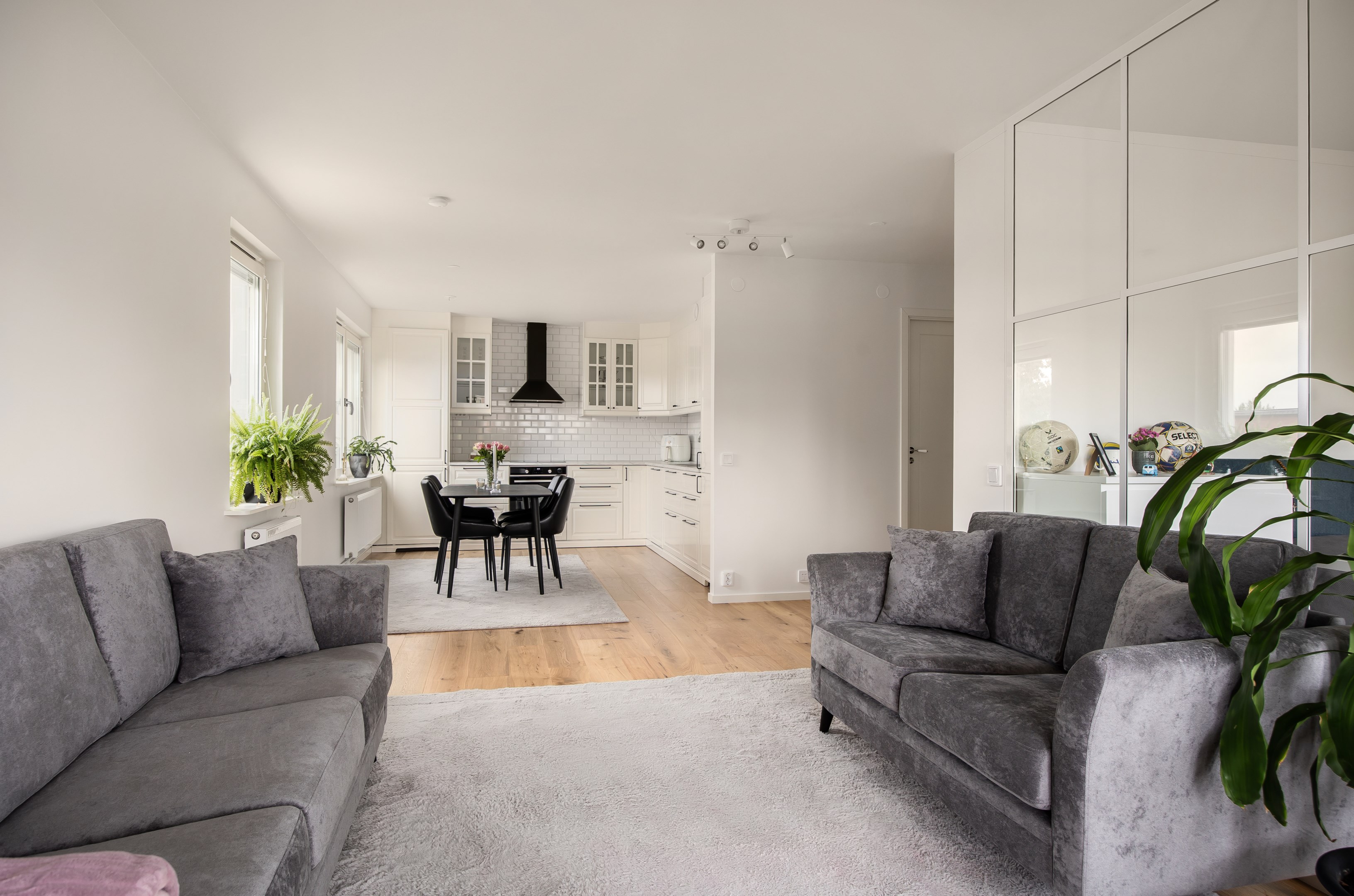 Bostadsbild från Ljuskärrsvägen 111, Såld i Ljuskärrsberget - Saltsjöbaden, Nacka