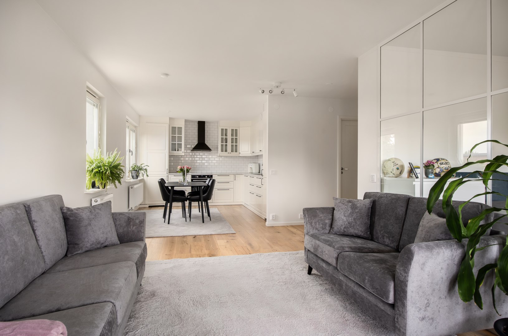 Bostadsbild från Ljuskärrsvägen 111, Såld i Ljuskärrsberget - Saltsjöbaden, Nacka