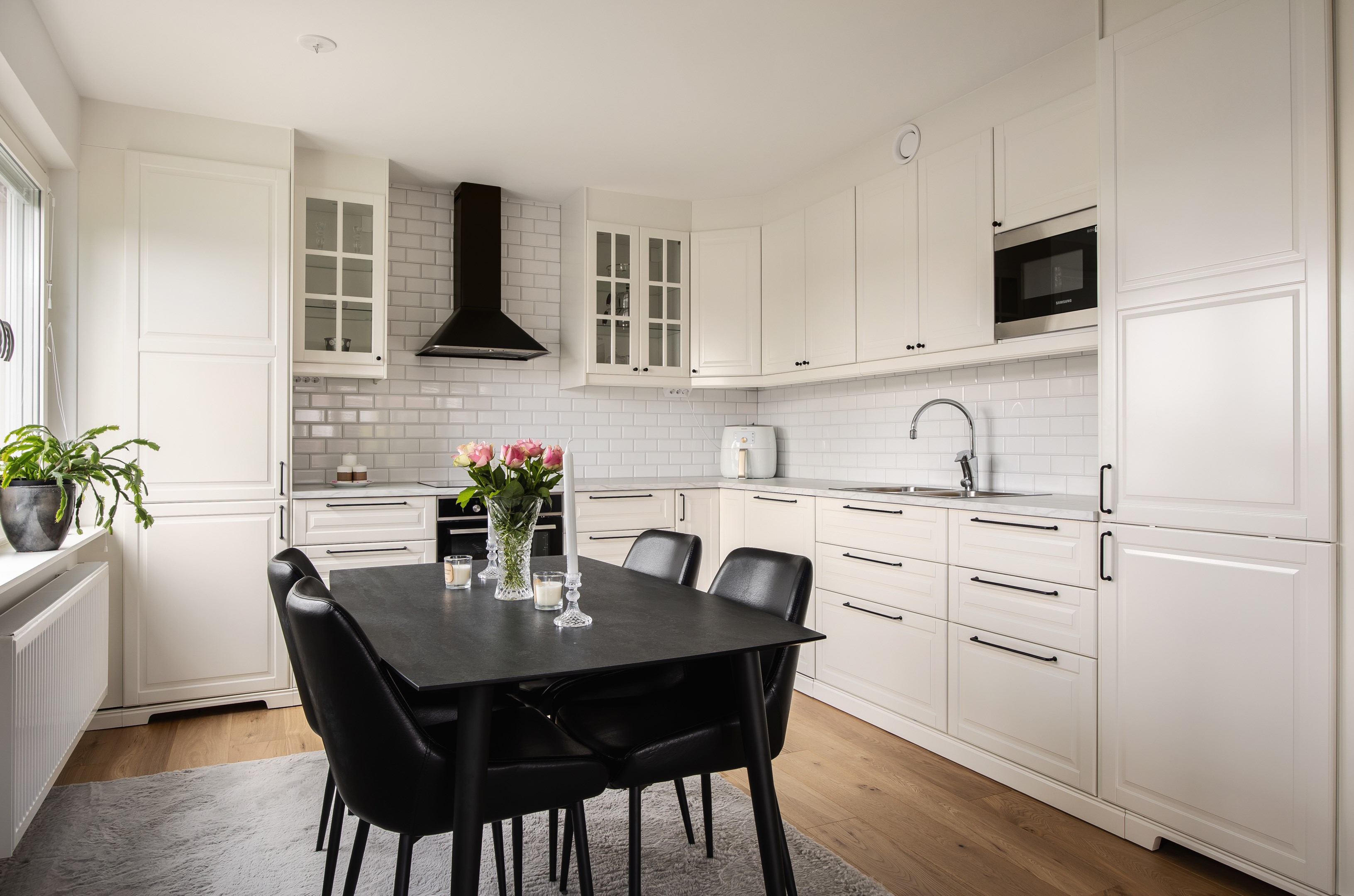 Bostadsbild från Ljuskärrsvägen 111, Såld i Ljuskärrsberget - Saltsjöbaden, Nacka