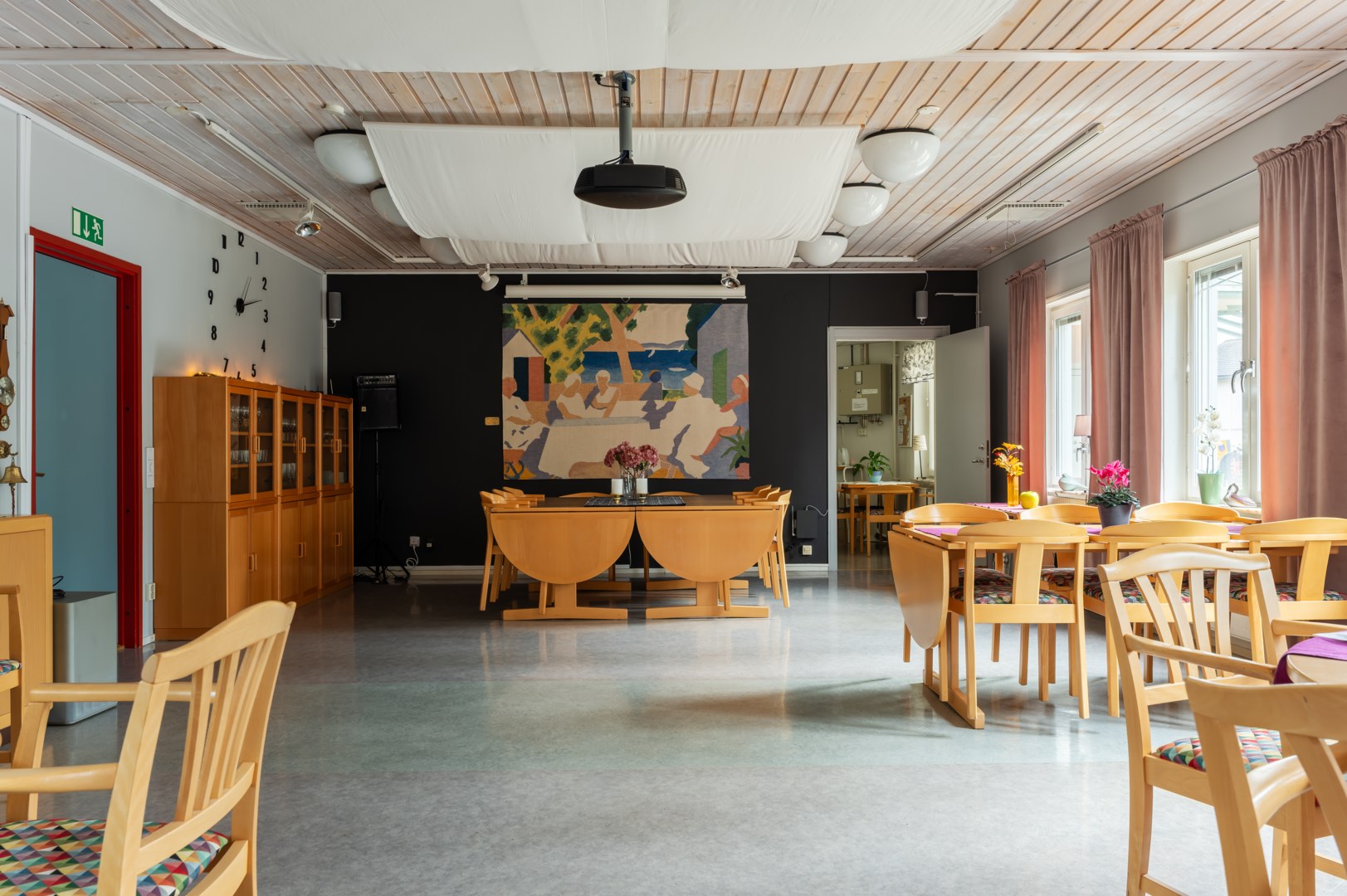 Bokningsbar matsal med kök och föreningsaktiviteter