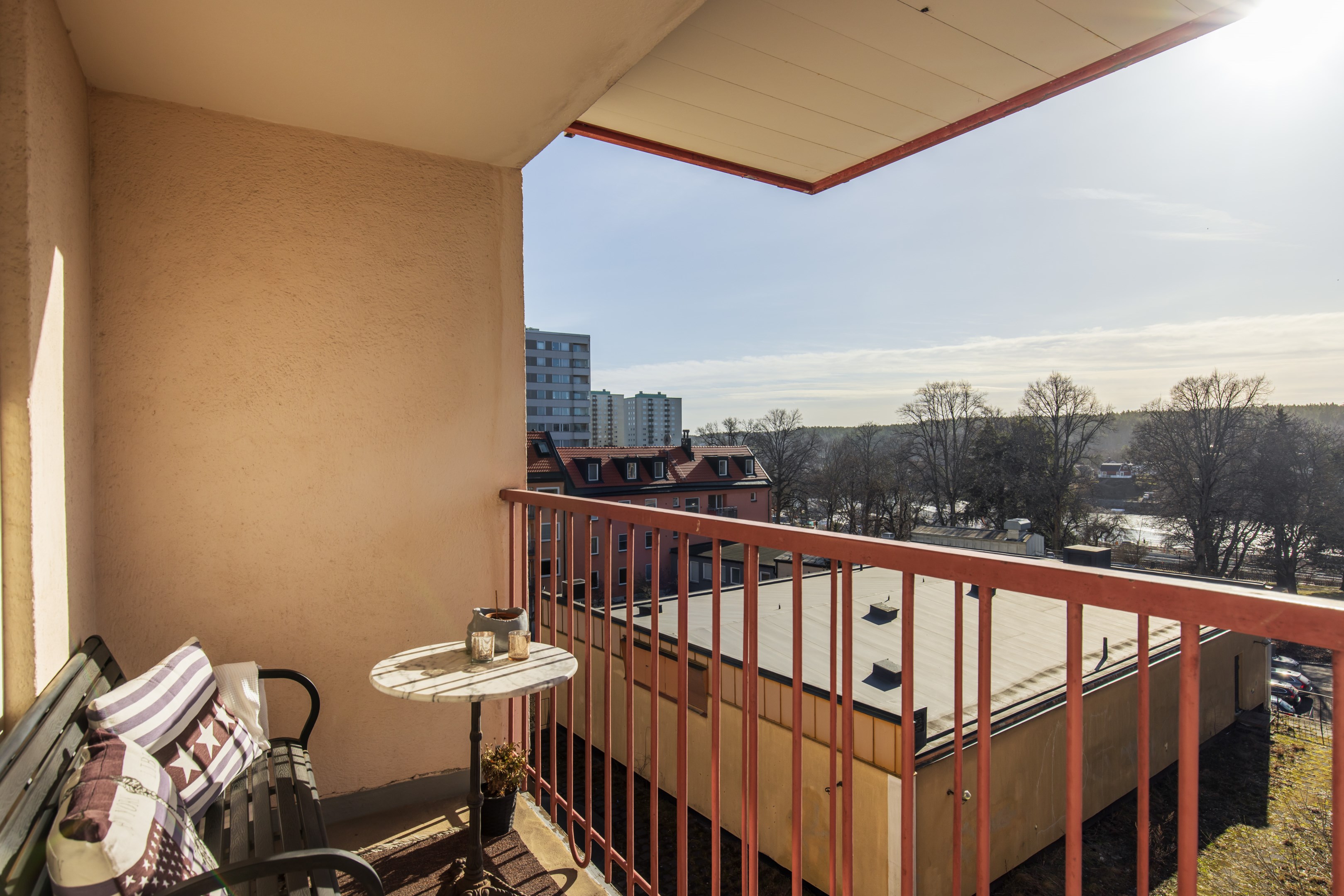 Föreningens gemensamma balkong på samma våningsplan