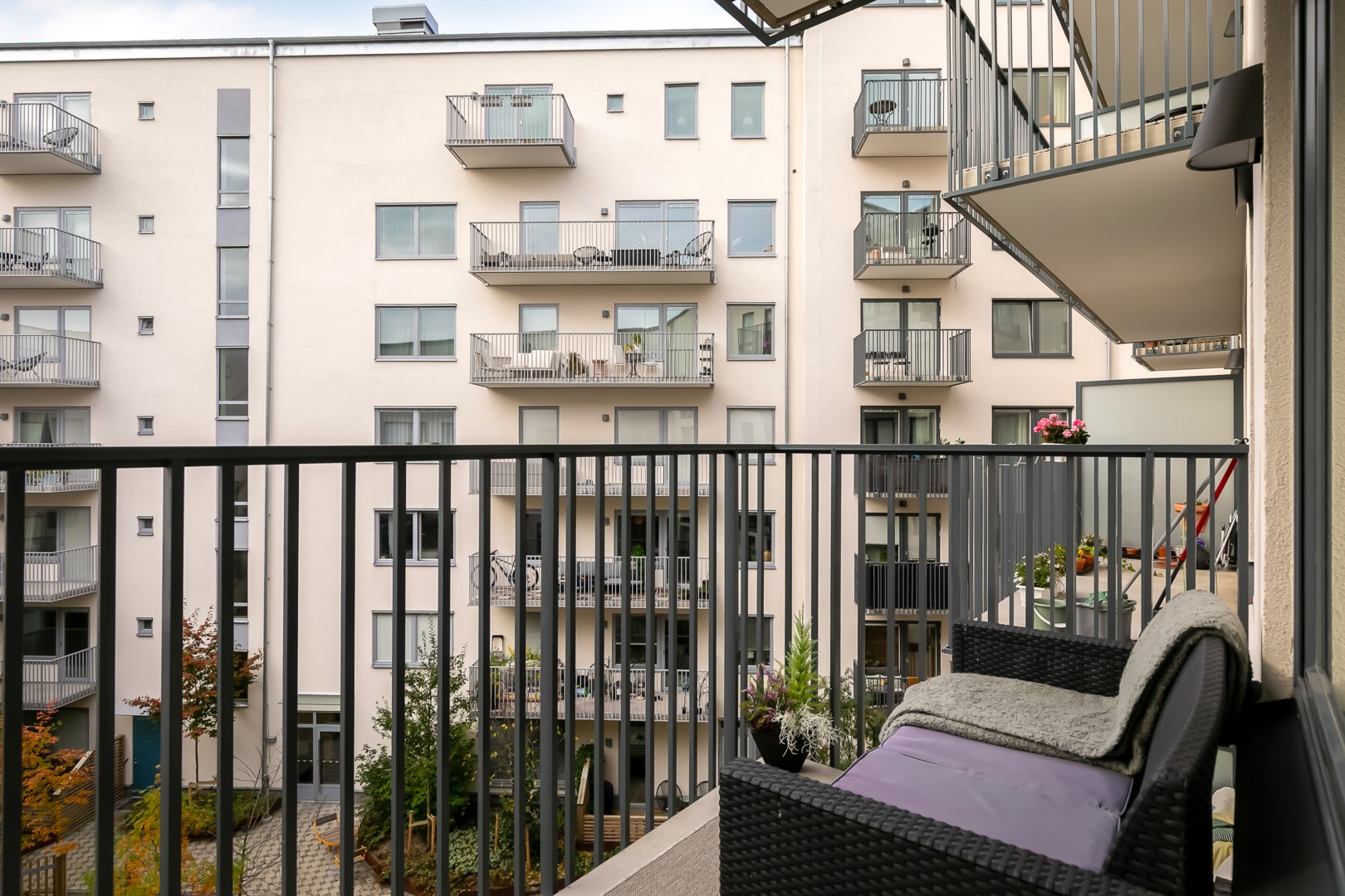 Bostadsbild från Nackabacken 15, Till salu i Nacka Centrum, Nacka