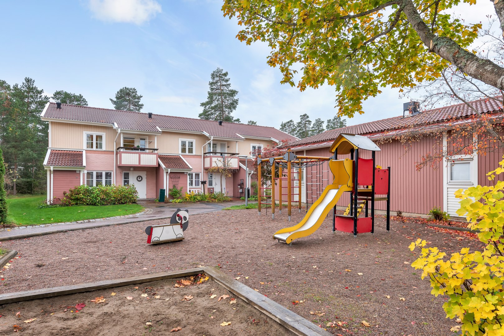 Bostadsbild från Dalaresan 46, Såld i Sävja, Uppsala