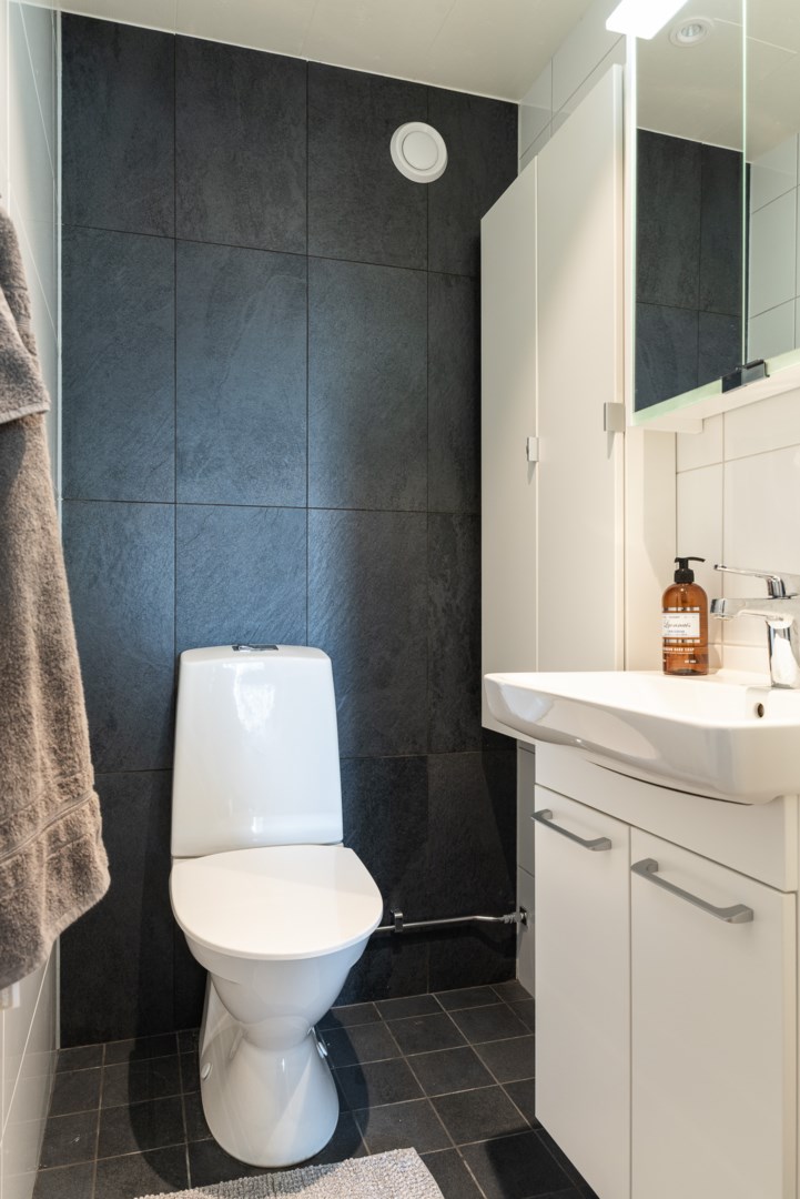 Bostadsbild från Släggkastargatan 5, Såld i Rönnby, Västerås