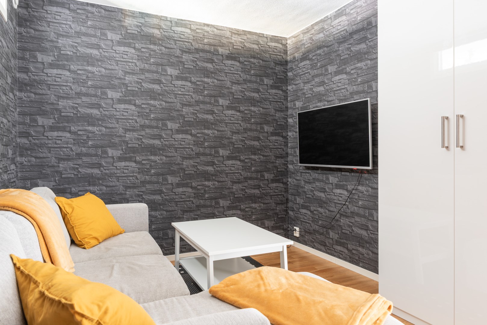 Bostadsbild från Släggkastargatan 5, Såld i Rönnby, Västerås