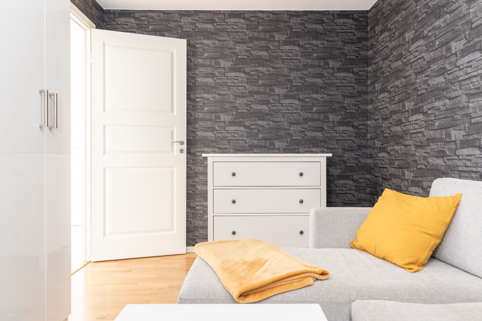 Bostadsbild från Släggkastargatan 5, Såld i Rönnby, Västerås