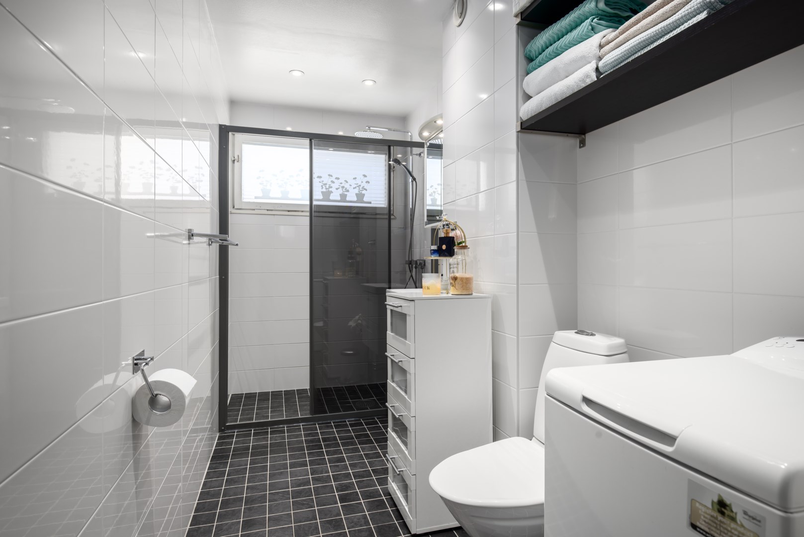 Bostadsbild från Ljuskärrsvägen 64, Såld i Ljuskärrsberget - Saltsjöbaden, Nacka