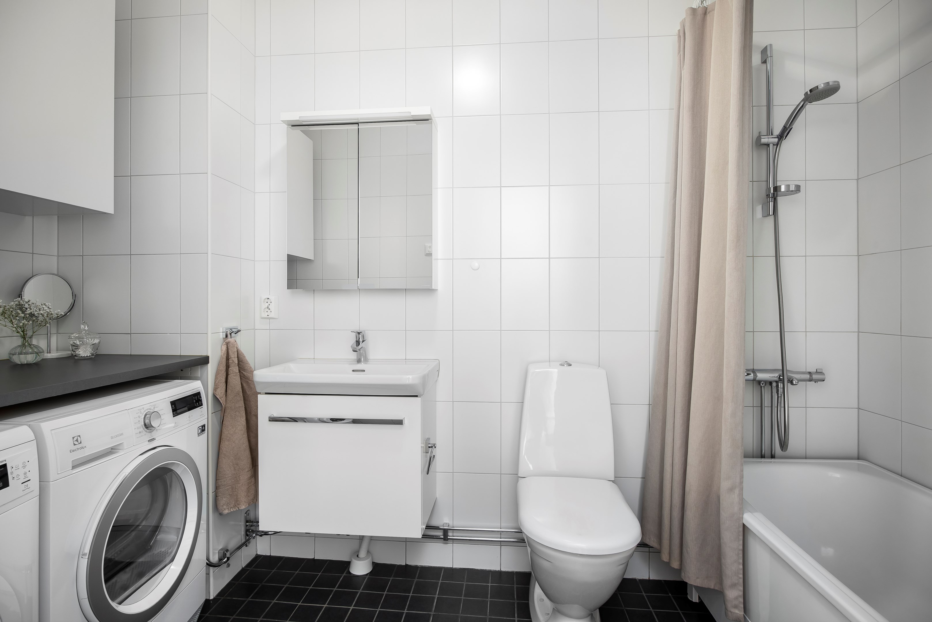 Bostadsbild från Hedenströms väg 13, 4 tr, Såld i Tollare, Nacka