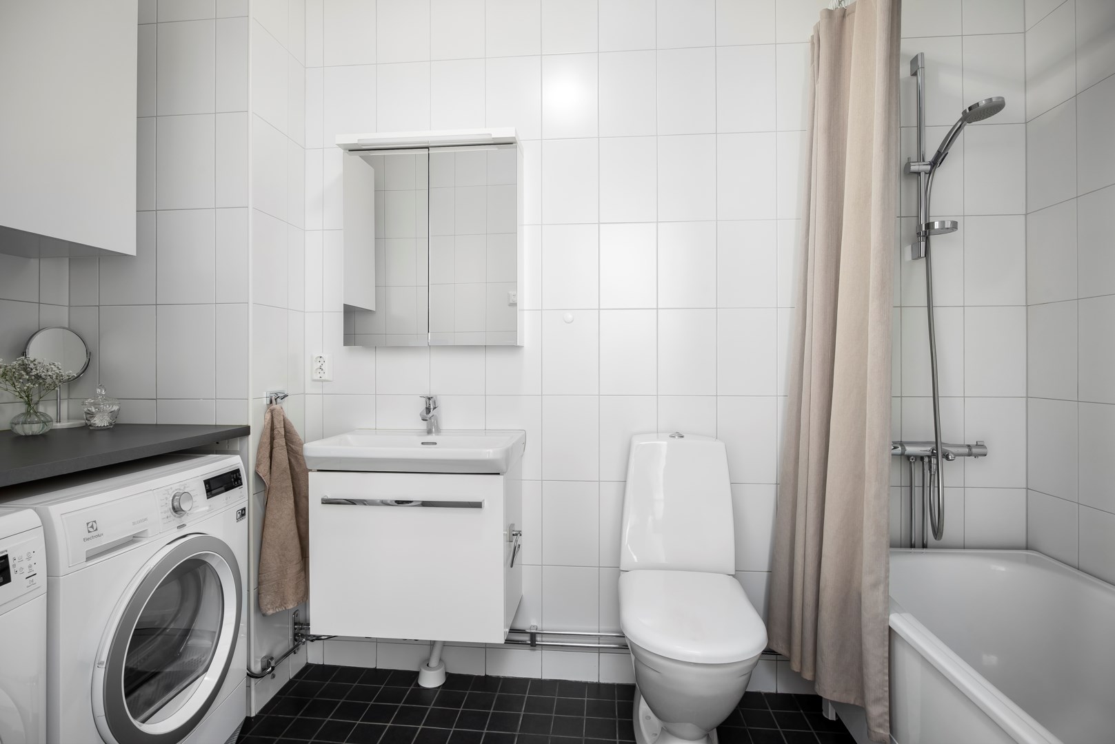 Bostadsbild från Hedenströms väg 13, 4 tr, Såld i Tollare, Nacka