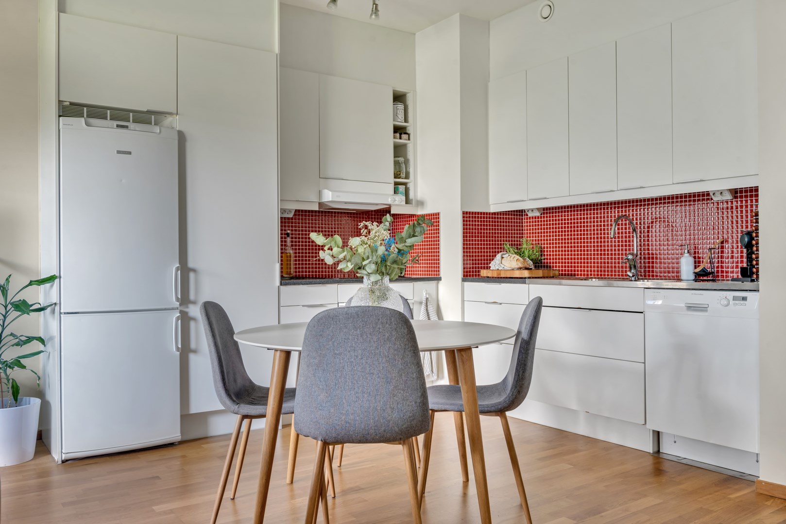 Bostadsbild från Råbyvägen 20, Såld i Kapellgärdet, Uppsala