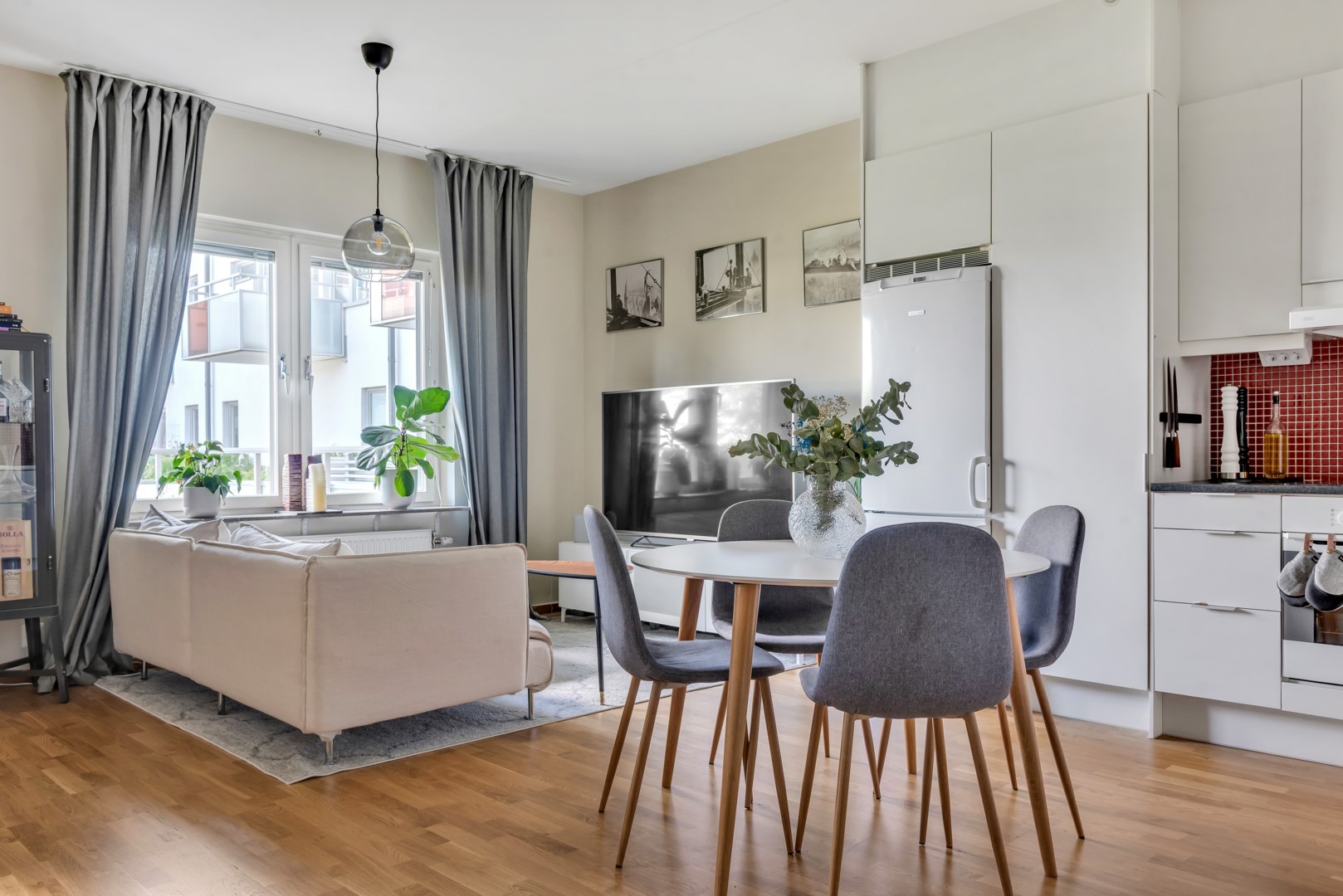 Bostadsbild från Råbyvägen 20, Såld i Kapellgärdet, Uppsala