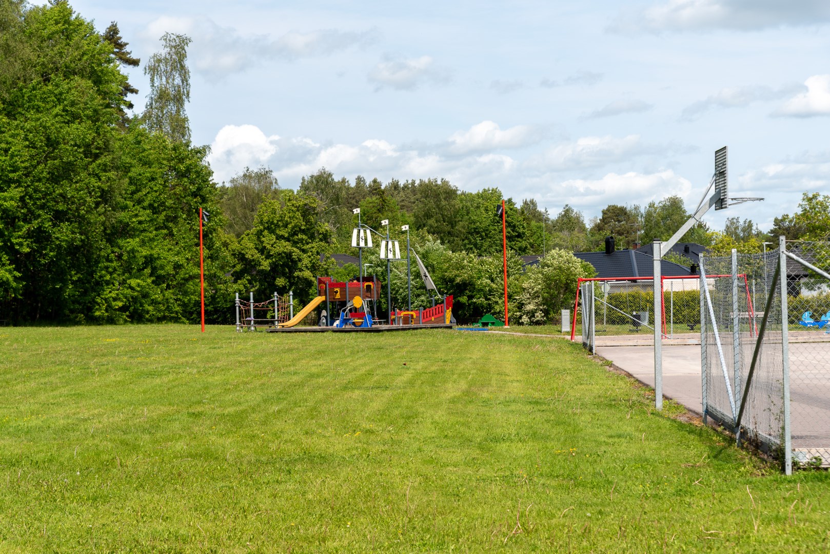 Bostadsbild från Släggkastargatan 10, Såld i Rönnby, Västerås