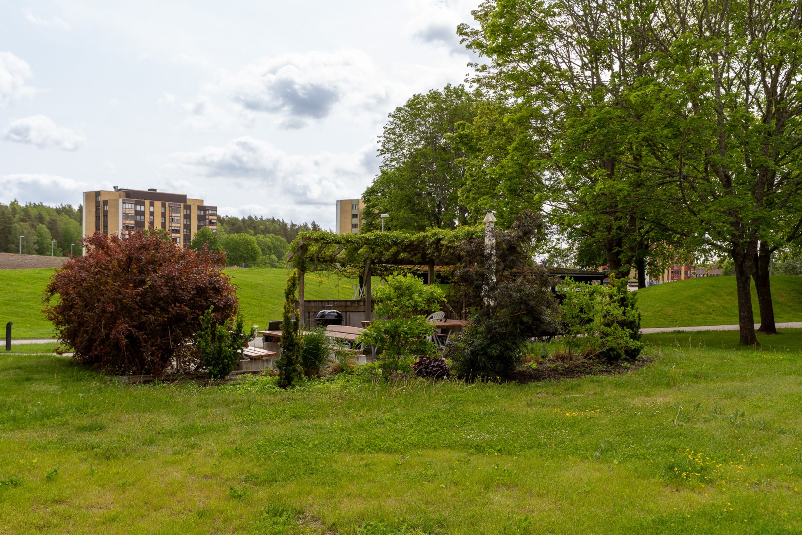 Bostadsbild från Släggkastargatan 10, Såld i Rönnby, Västerås