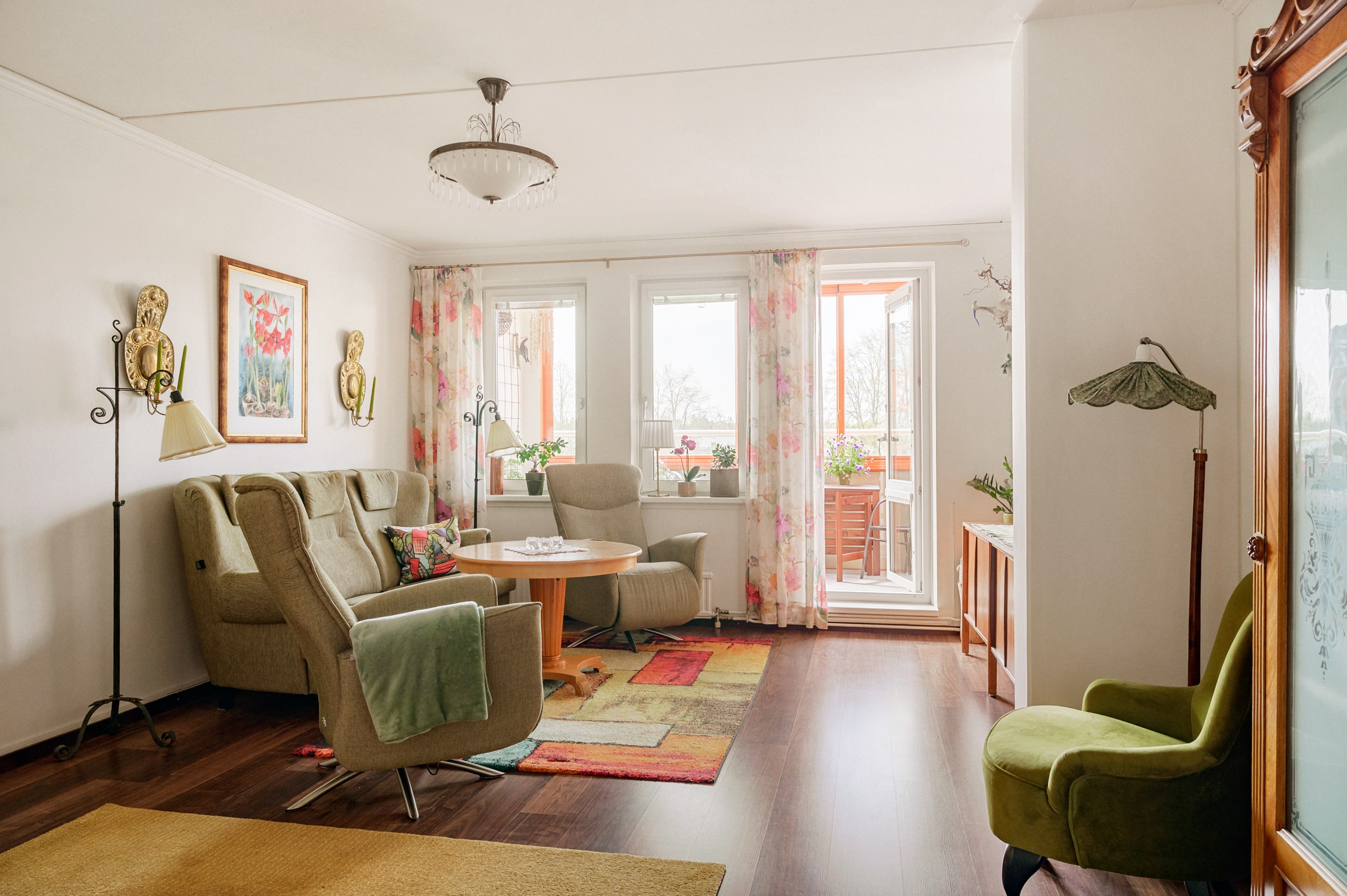 Bostadsbild från Ormingeringen 64, Till salu i Västra Orminge, Nacka