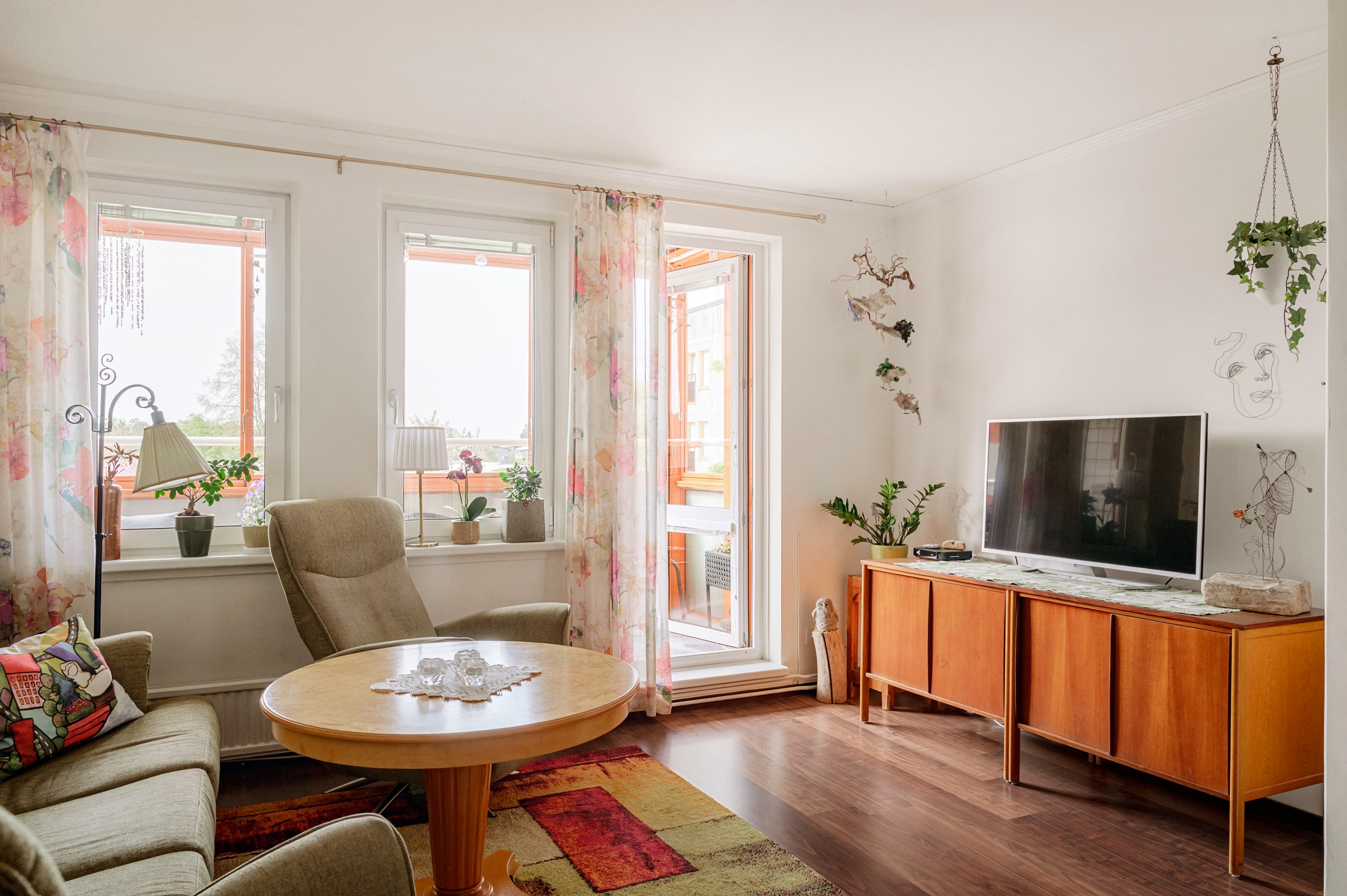 Bostadsbild från Ormingeringen 64, Till salu i Västra Orminge, Nacka