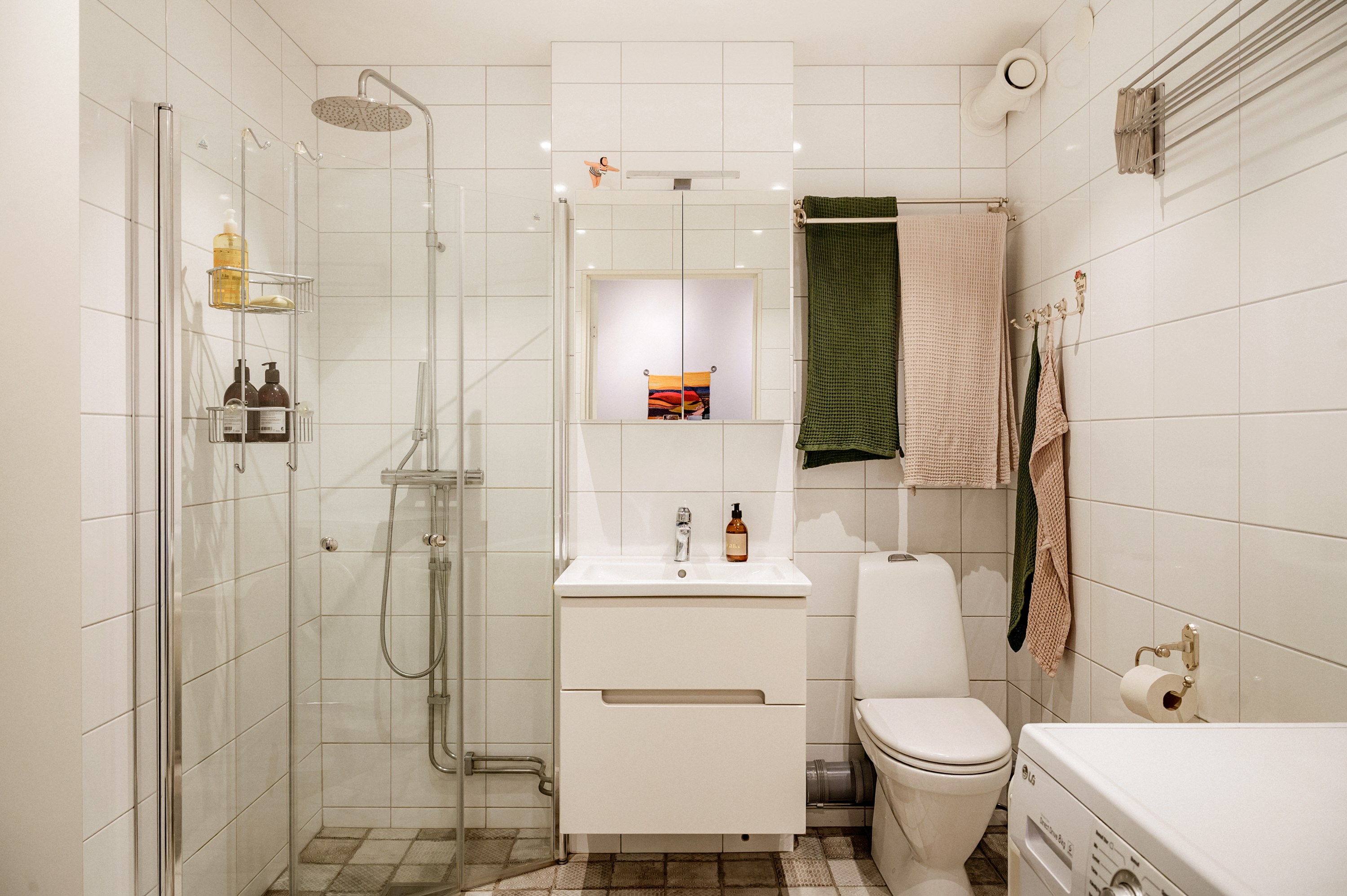 Bostadsbild från Ormingeringen 64, Till salu i Västra Orminge, Nacka