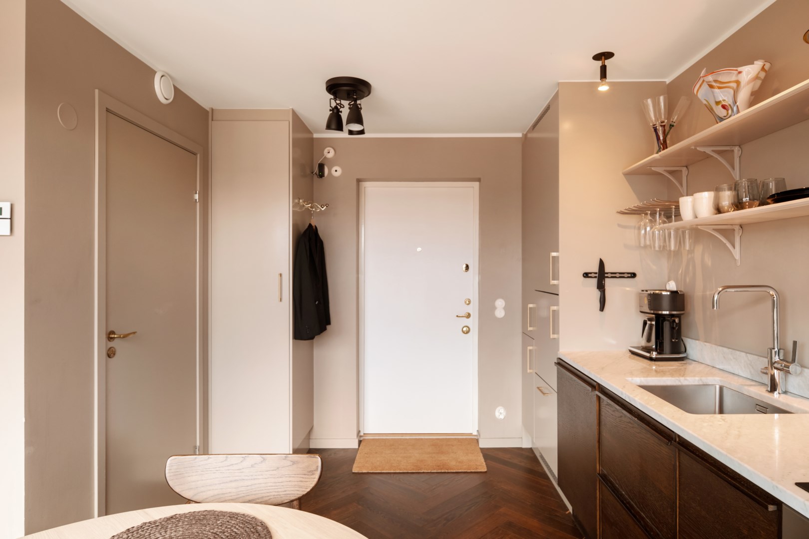 Bostadsbild från Åsögatan 166, Till salu i Södermalm, Stockholm