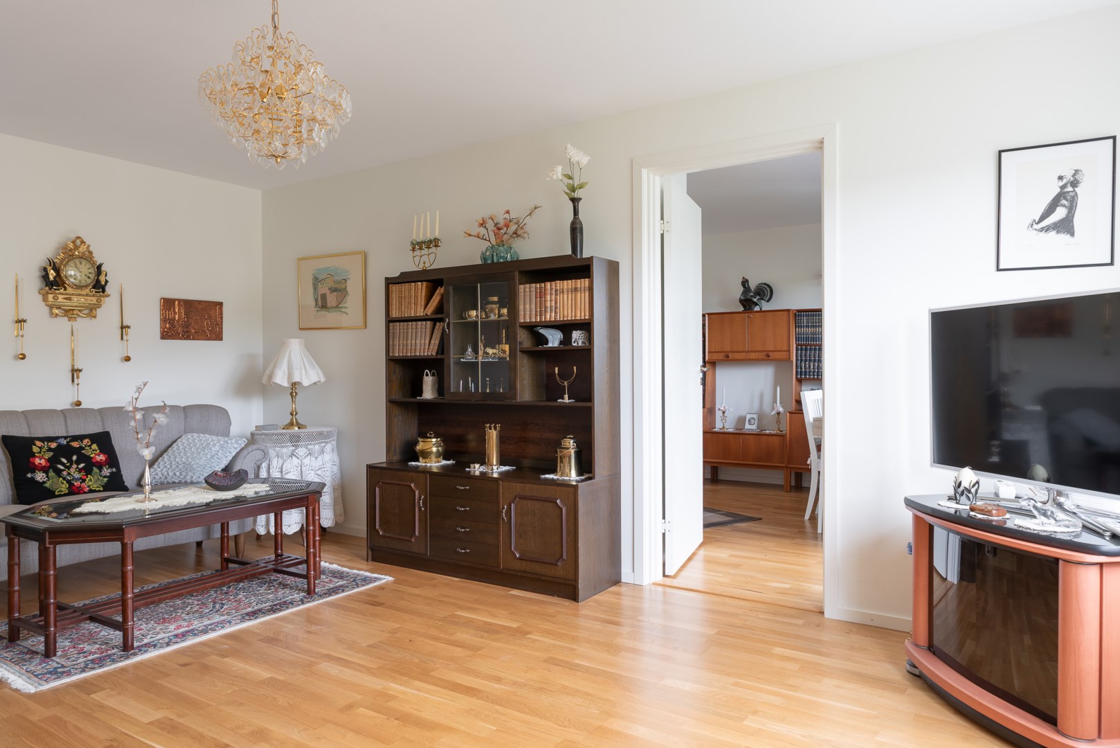 Bostadsbild från Släggkastargatan 10, Till salu i Rönnby, Västerås