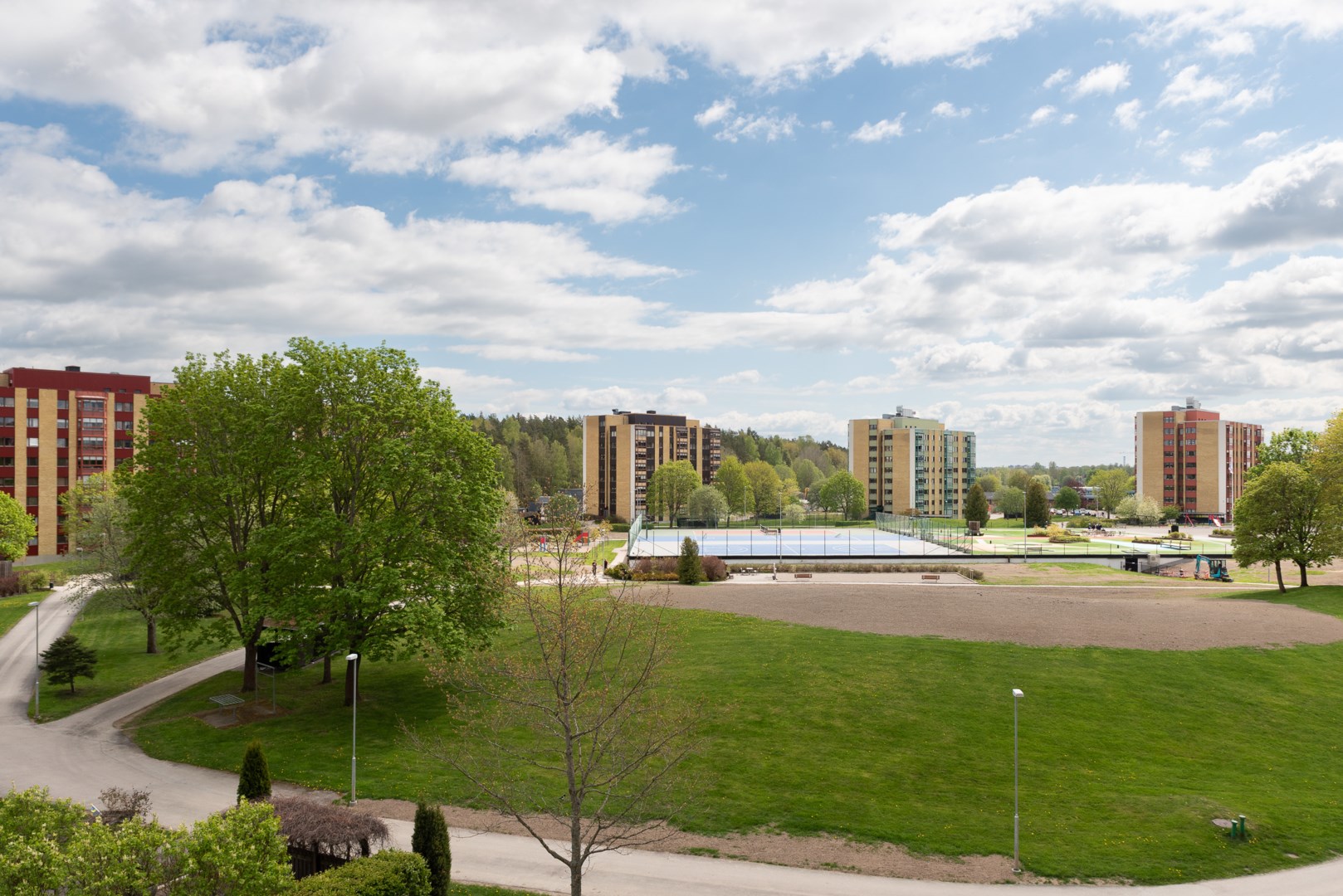 Bostadsbild från Släggkastargatan 10, Till salu i Rönnby, Västerås