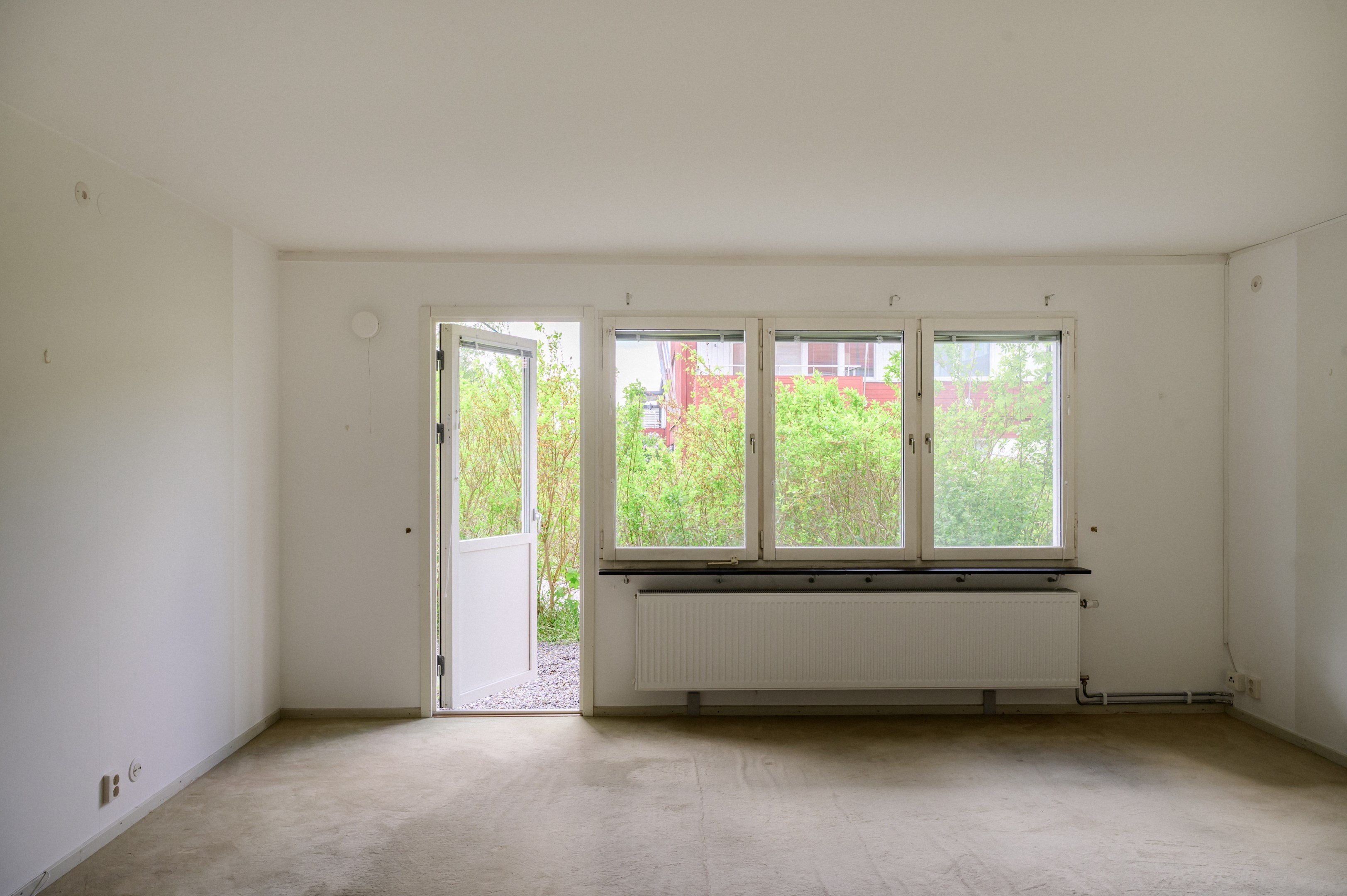 Vardagsrum med ljusinsläpp från söder.