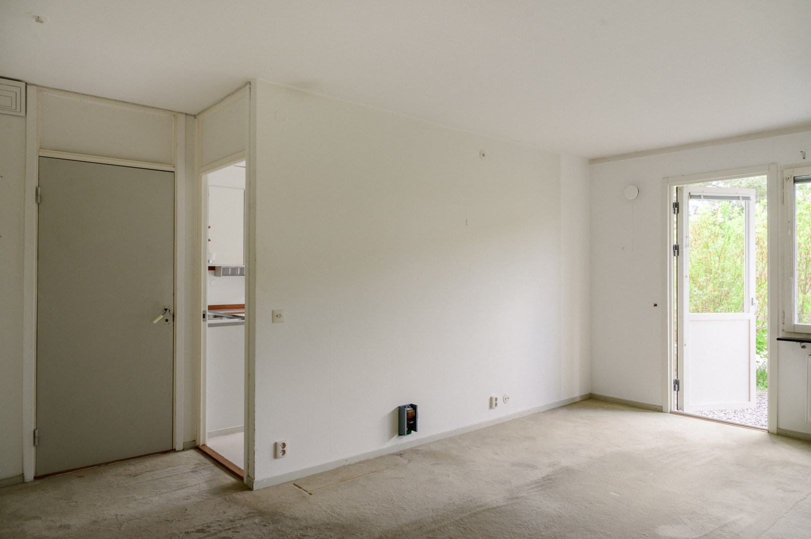 Vid ombyggnation till 2:a placeras ett nytt kök lämpligen utmed denna vägg.