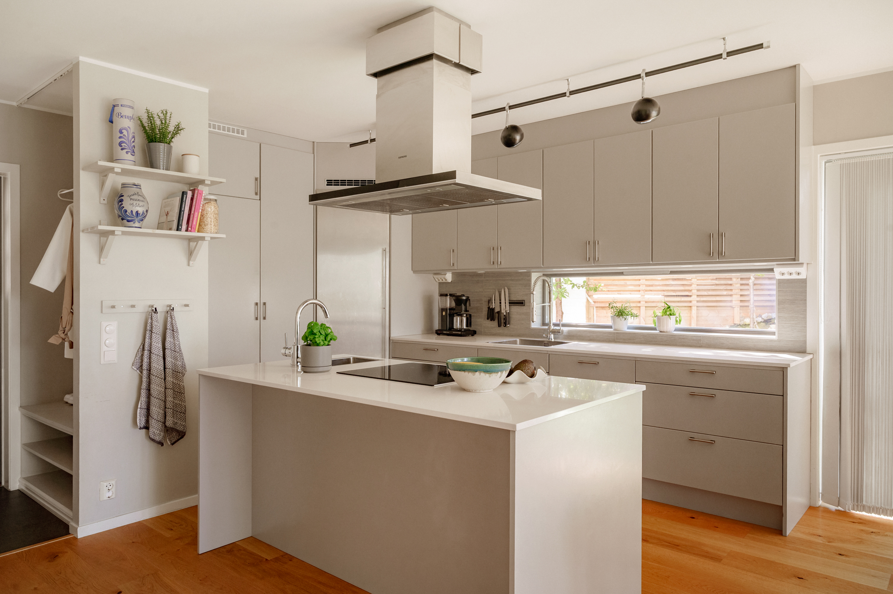 Till vänster skymtar husets entréhall.