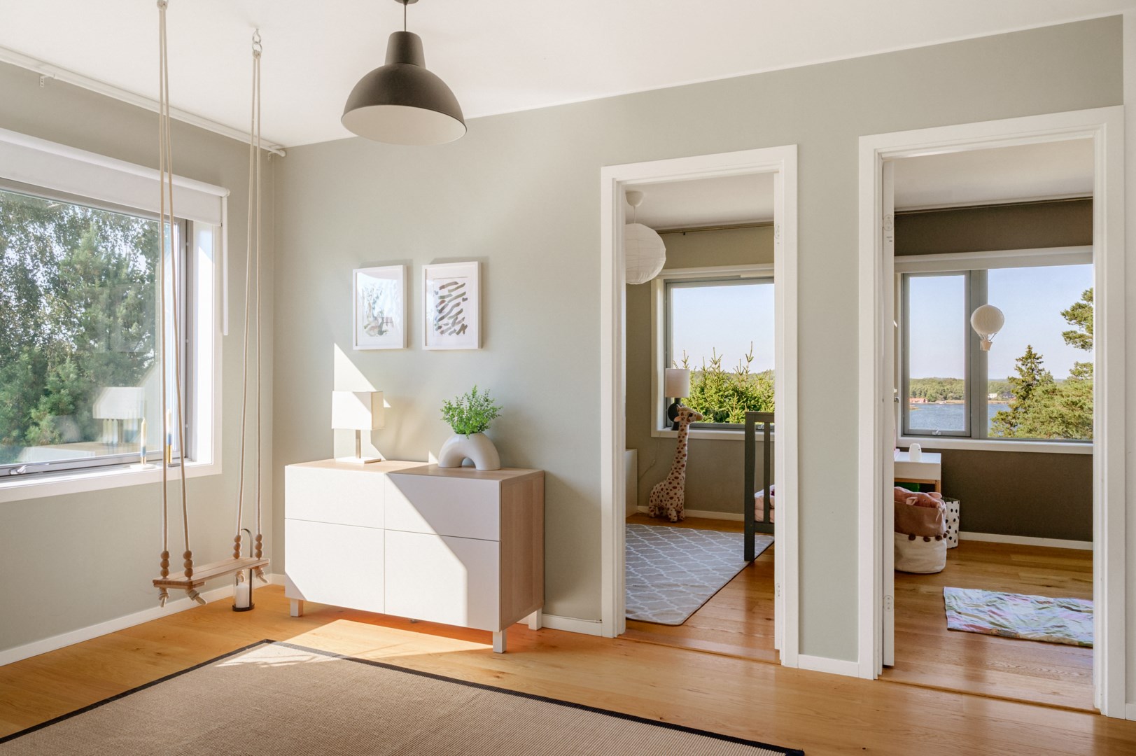 Allrummet i vinkel mot sovrum 2 & 3.