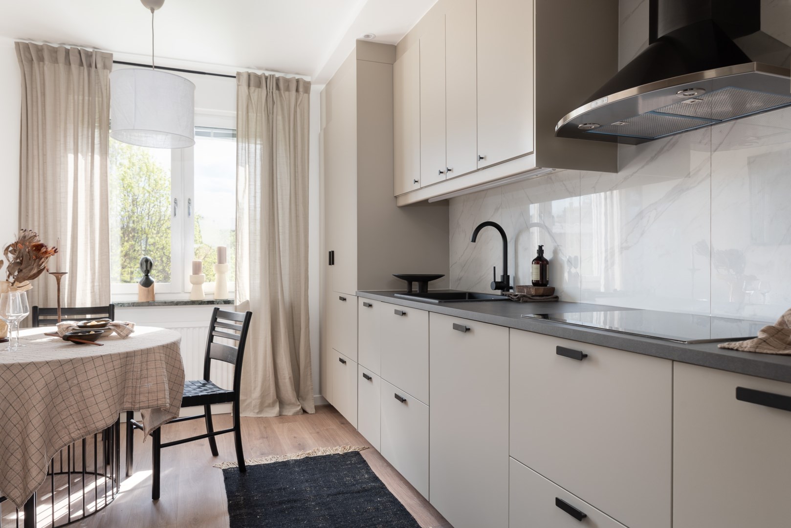 Bostadsbild från Gunnilbogatan 28A, Såld i Malmaberg, Västerås