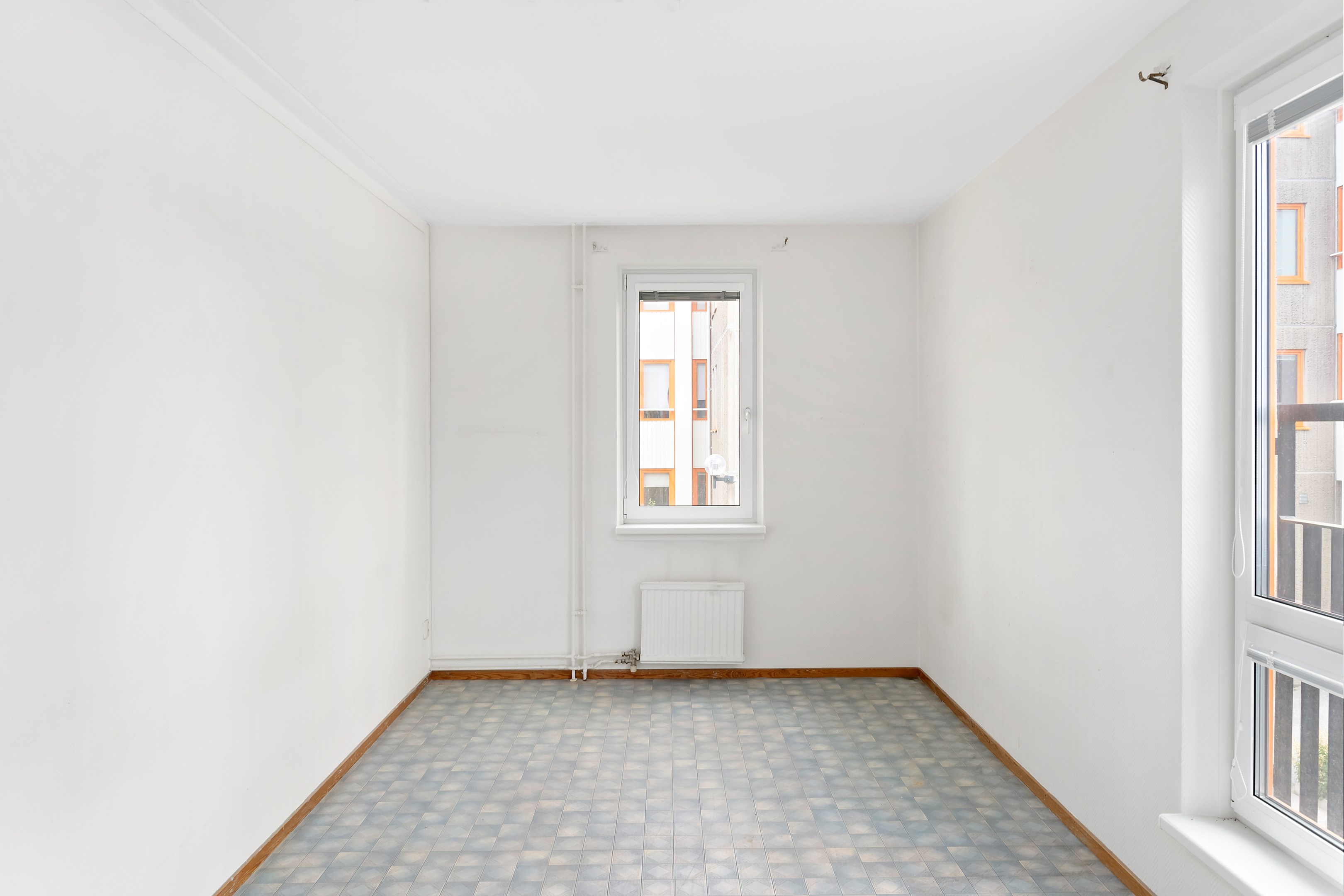 Rymligt sovrum som vid behov kan gränsas av till två mindre.