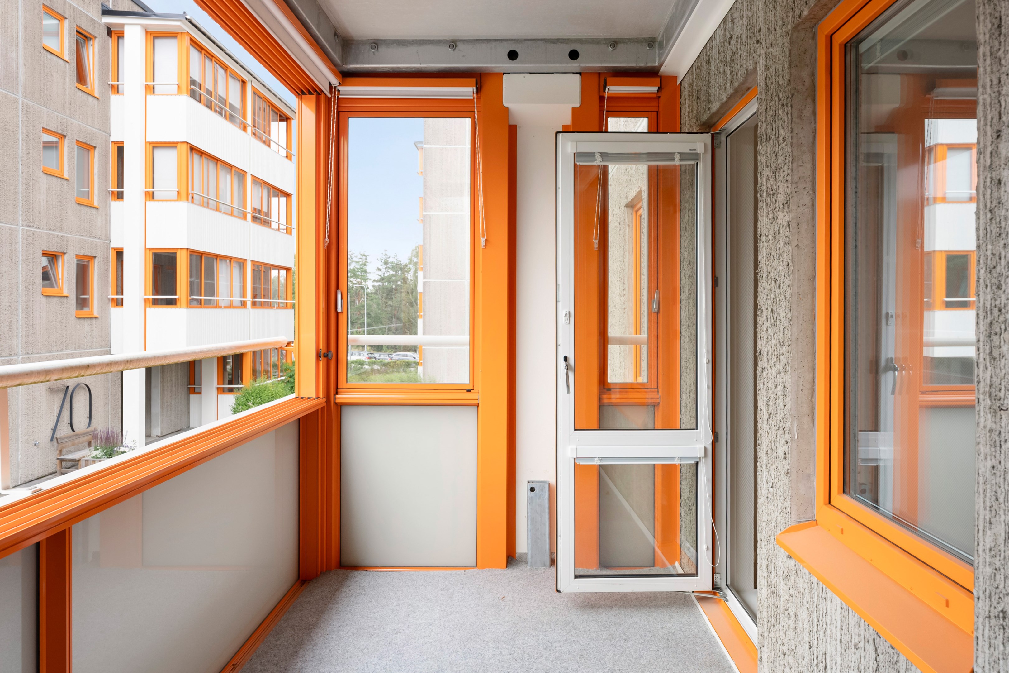 Inglasad balkong med ogenerat västerläge.