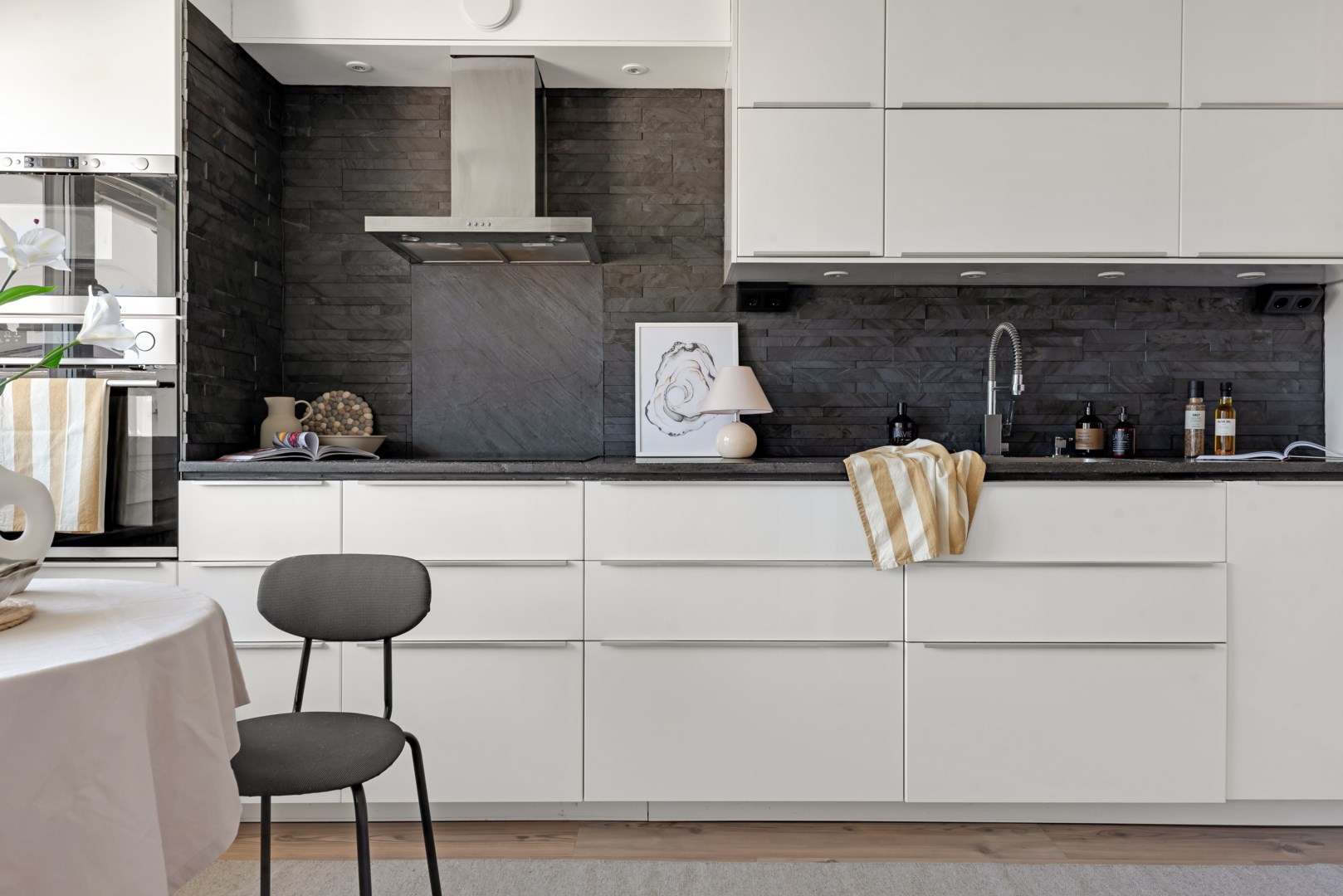 Bostadsbild från Fjärdhundragatan 16, Såld i Tunabackar, Uppsala