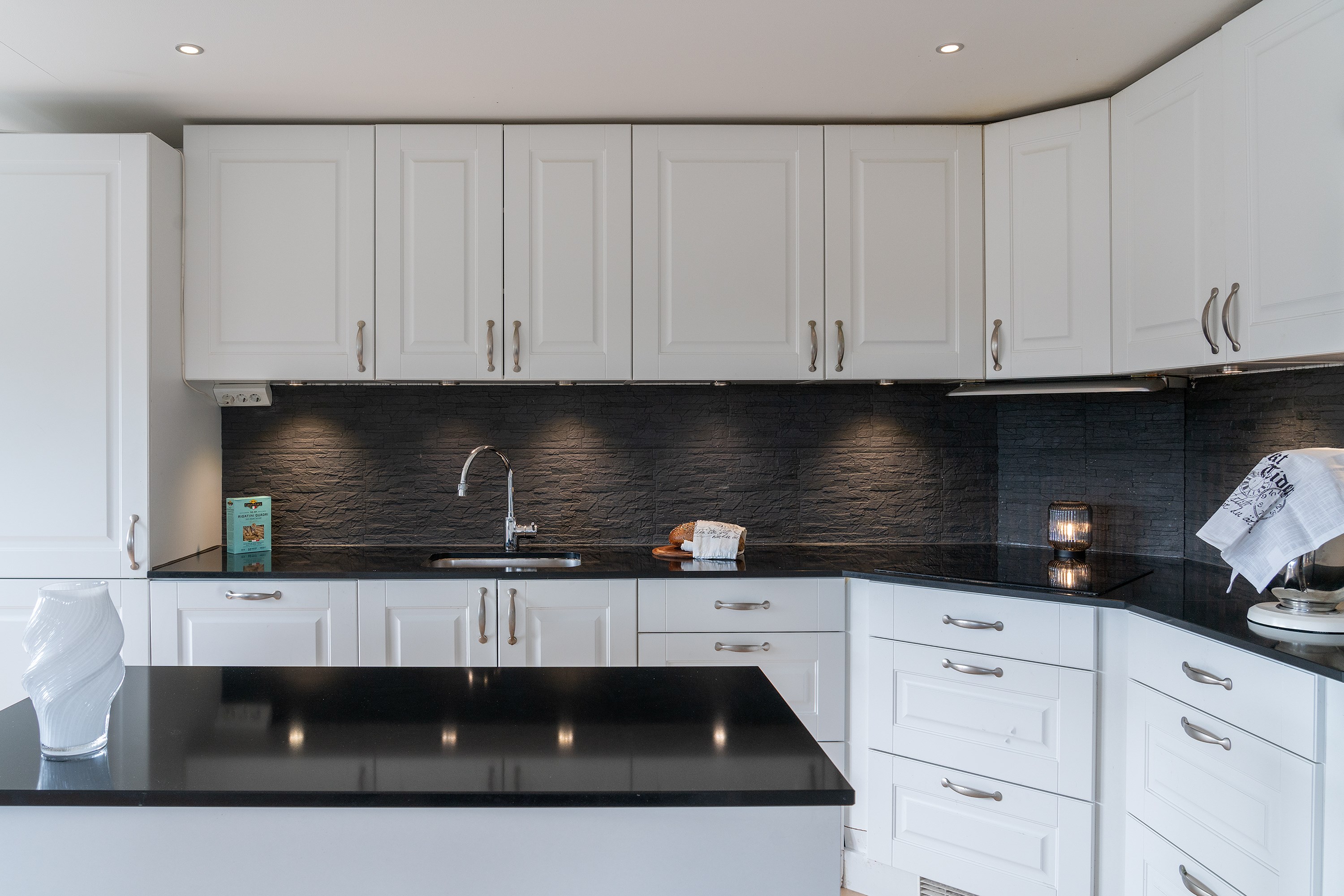 Bostadsbild från Solskensvägen 13, Såld i Östra Tullingeberg, Botkyrka