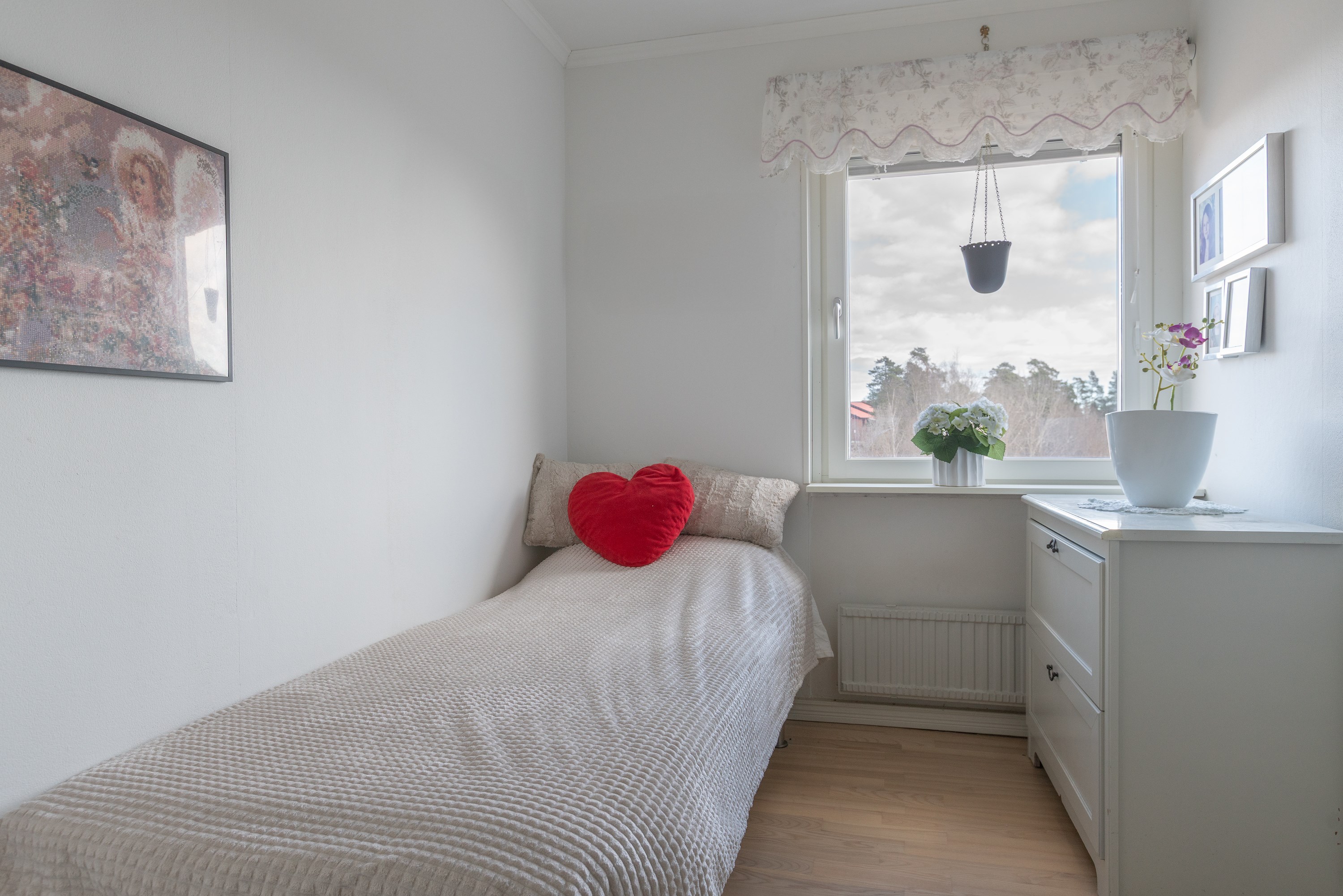 Bostadsbild från Solskensvägen 13, Såld i Östra Tullingeberg, Botkyrka