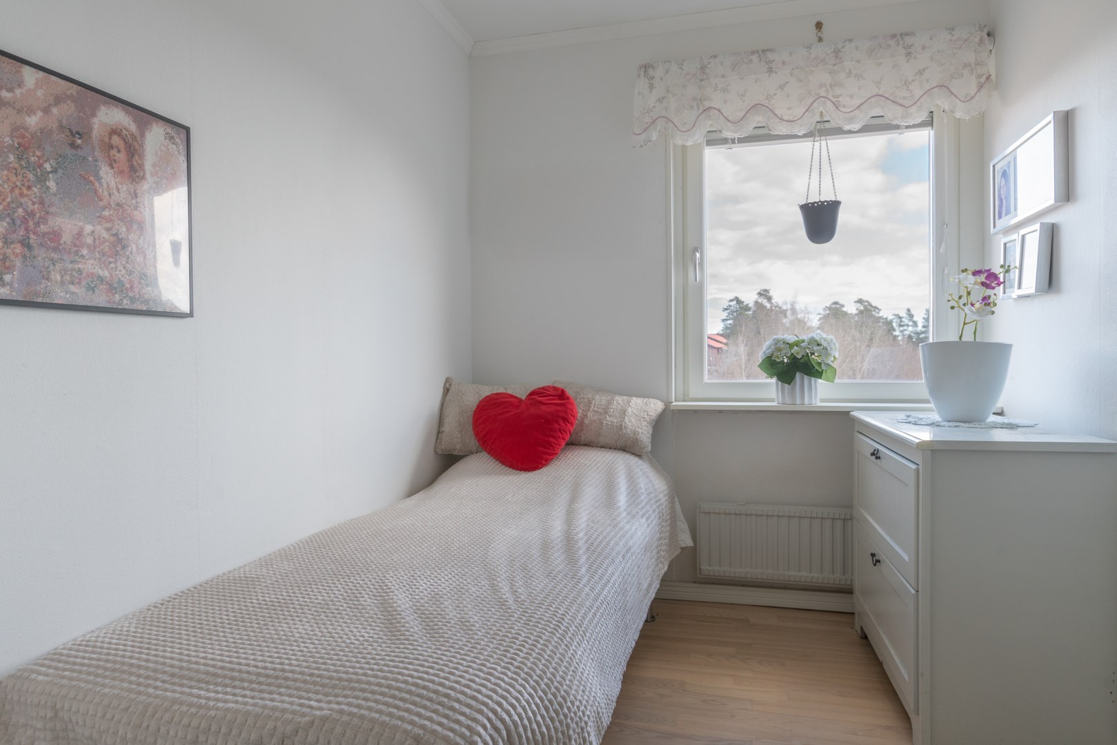 Bostadsbild från Solskensvägen 13, Såld i Östra Tullingeberg, Botkyrka