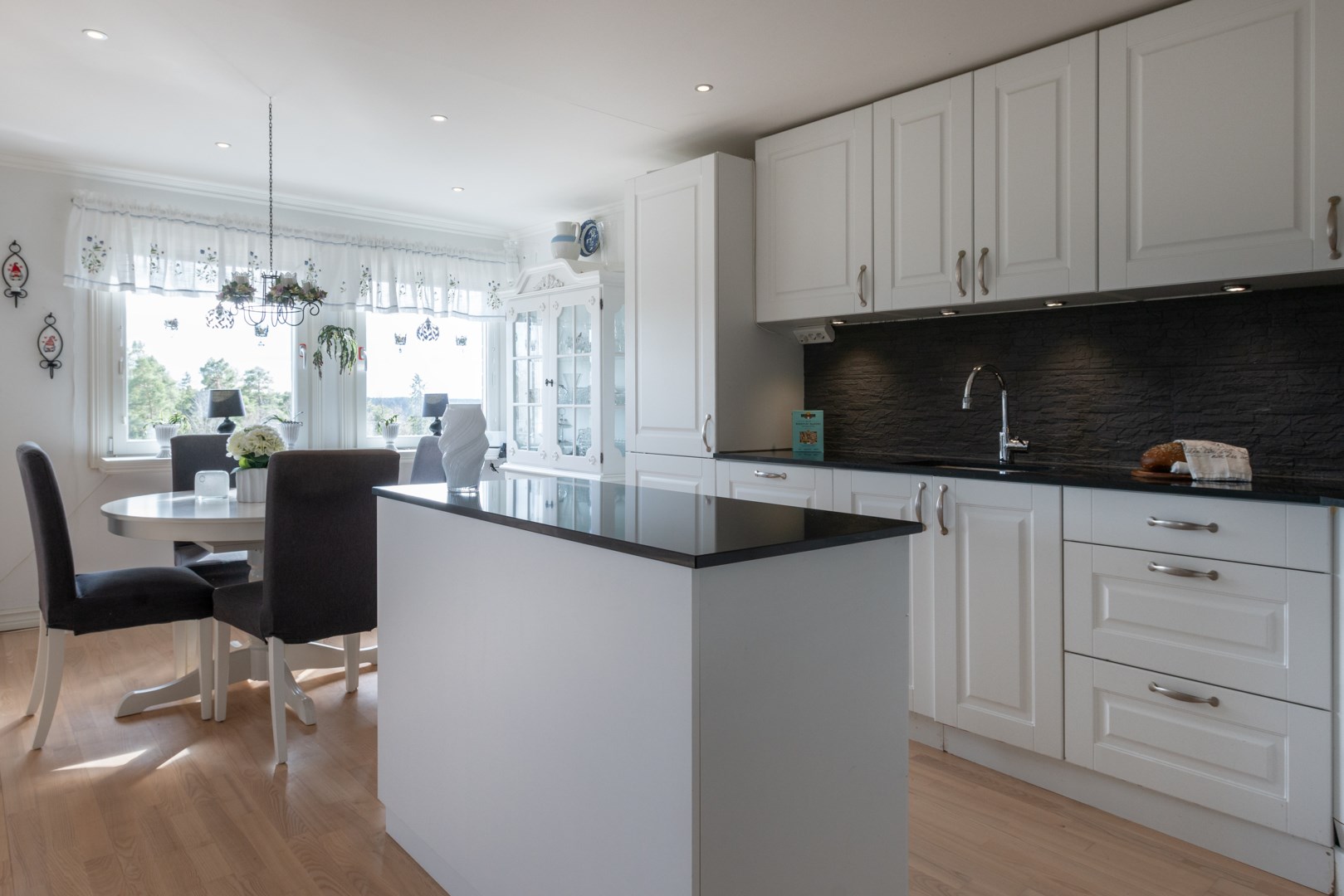 Bostadsbild från Solskensvägen 13, Såld i Östra Tullingeberg, Botkyrka