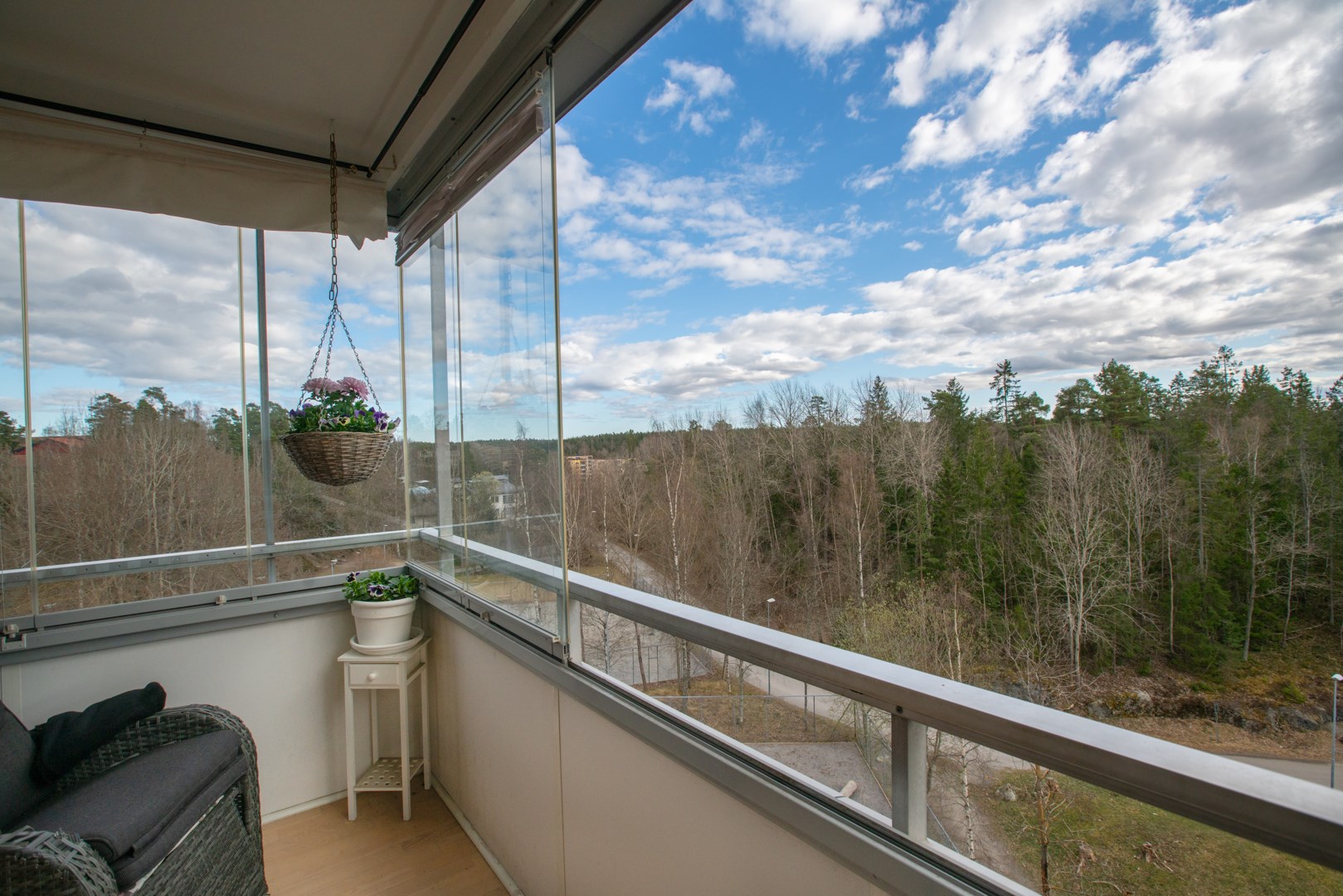 Bostadsbild från Solskensvägen 13, Såld i Östra Tullingeberg, Botkyrka