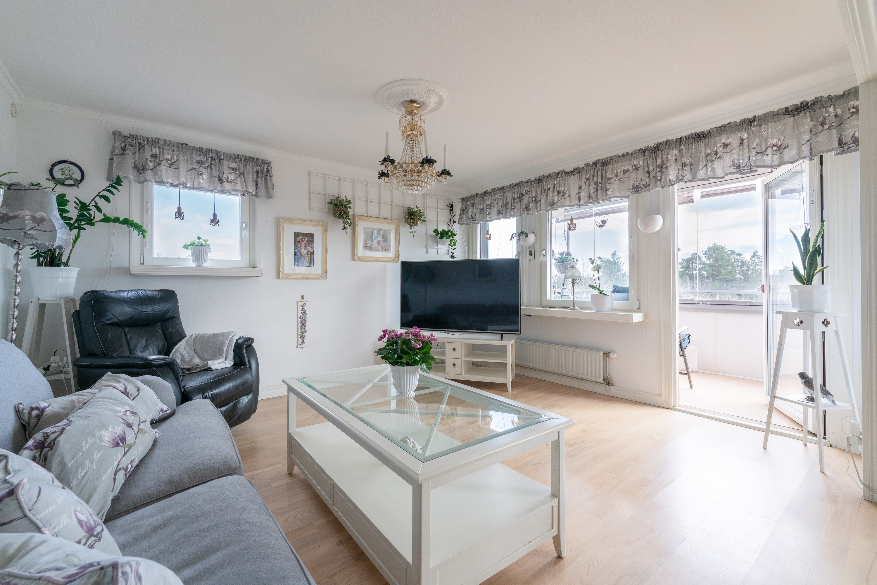 Bostadsbild från Solskensvägen 13, Såld i Östra Tullingeberg, Botkyrka