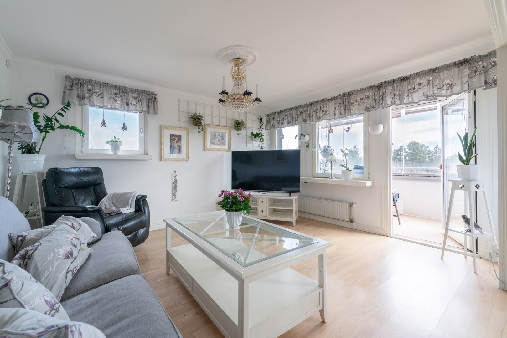 Bostadsbild från Solskensvägen 13, Såld i Östra Tullingeberg, Botkyrka