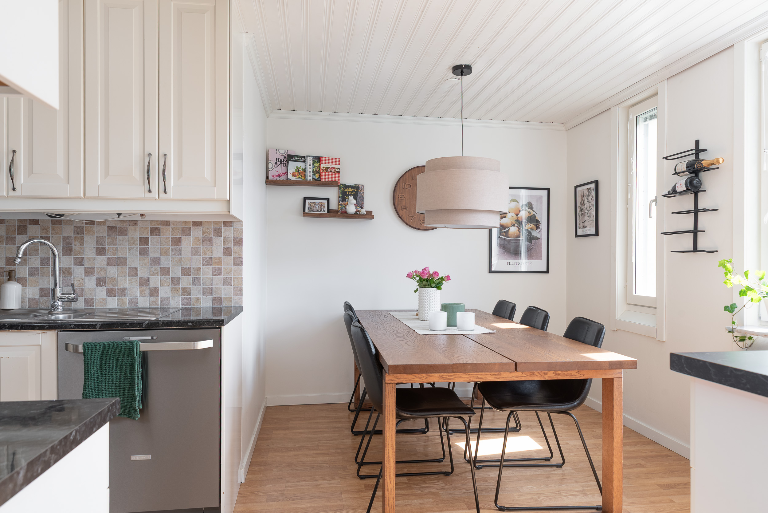 Bostadsbild från Ringduvegatan 115, Till salu i Råby, Västerås