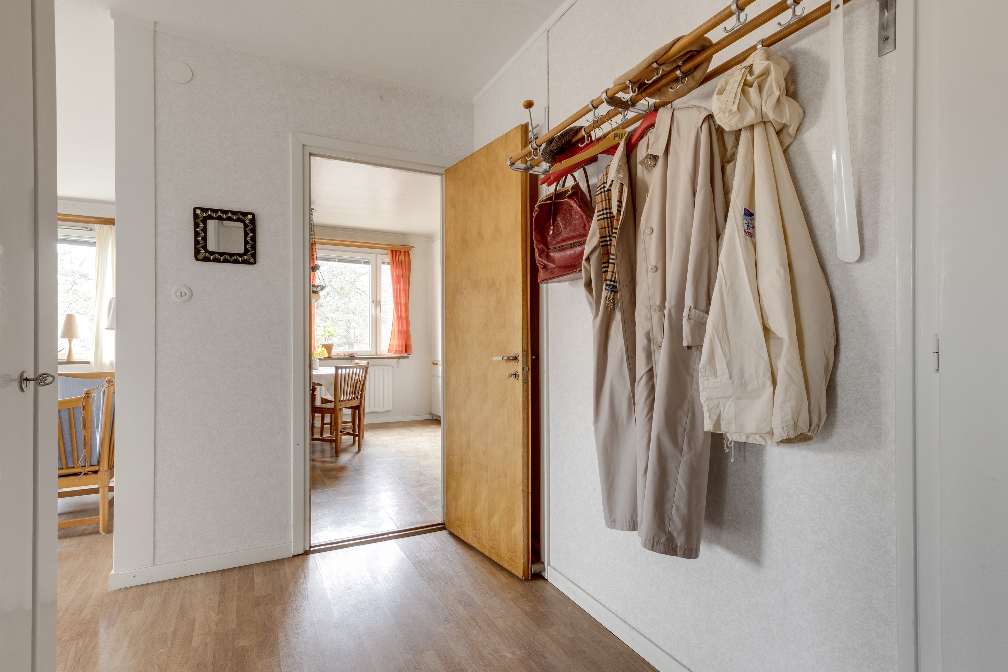 Bostadsbild från Karlsrogatan 81, Till salu i Sommarro, Uppsala