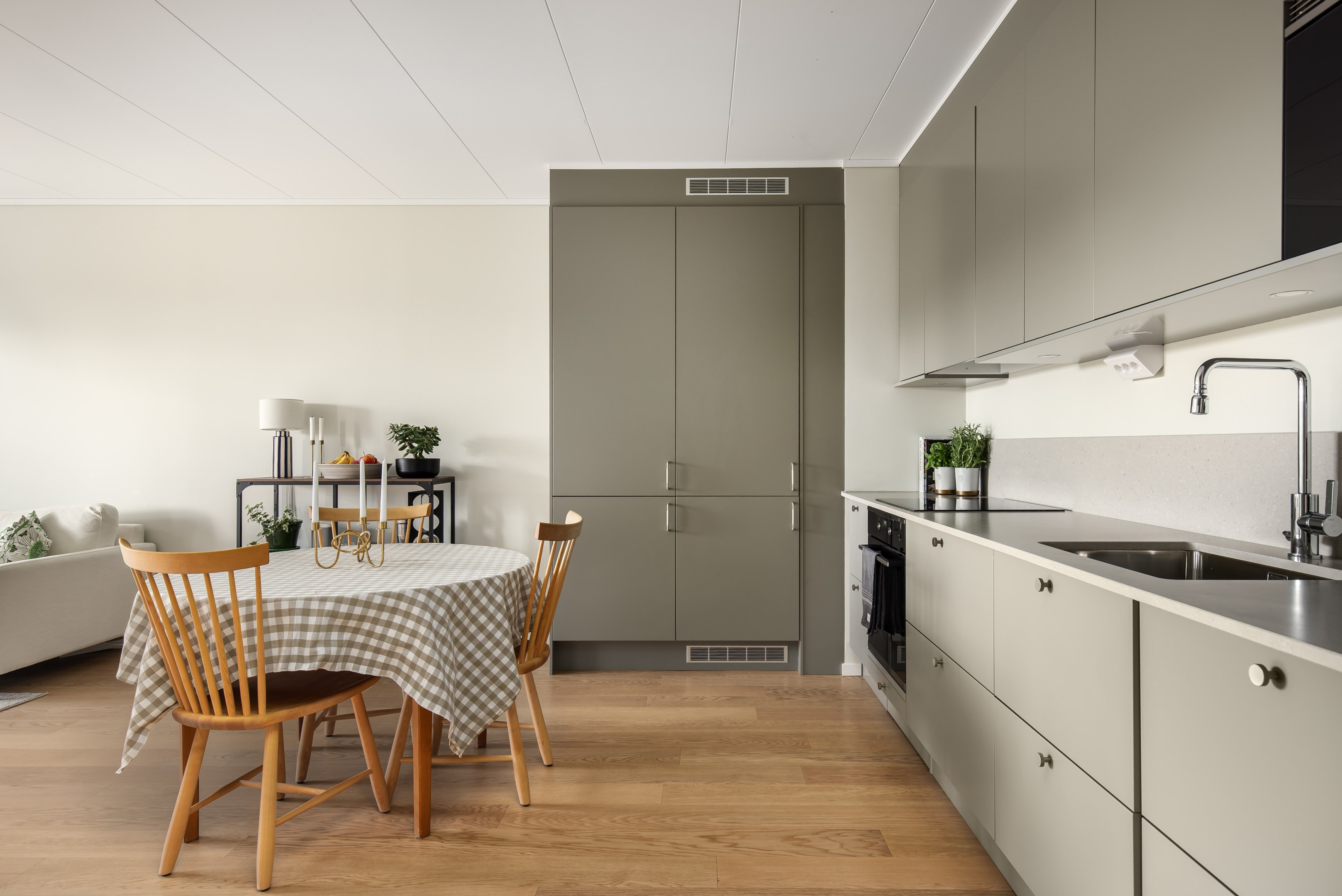 Bostadsbild från Östra Gräsvägen 7, Såld i Ektorp, Nacka