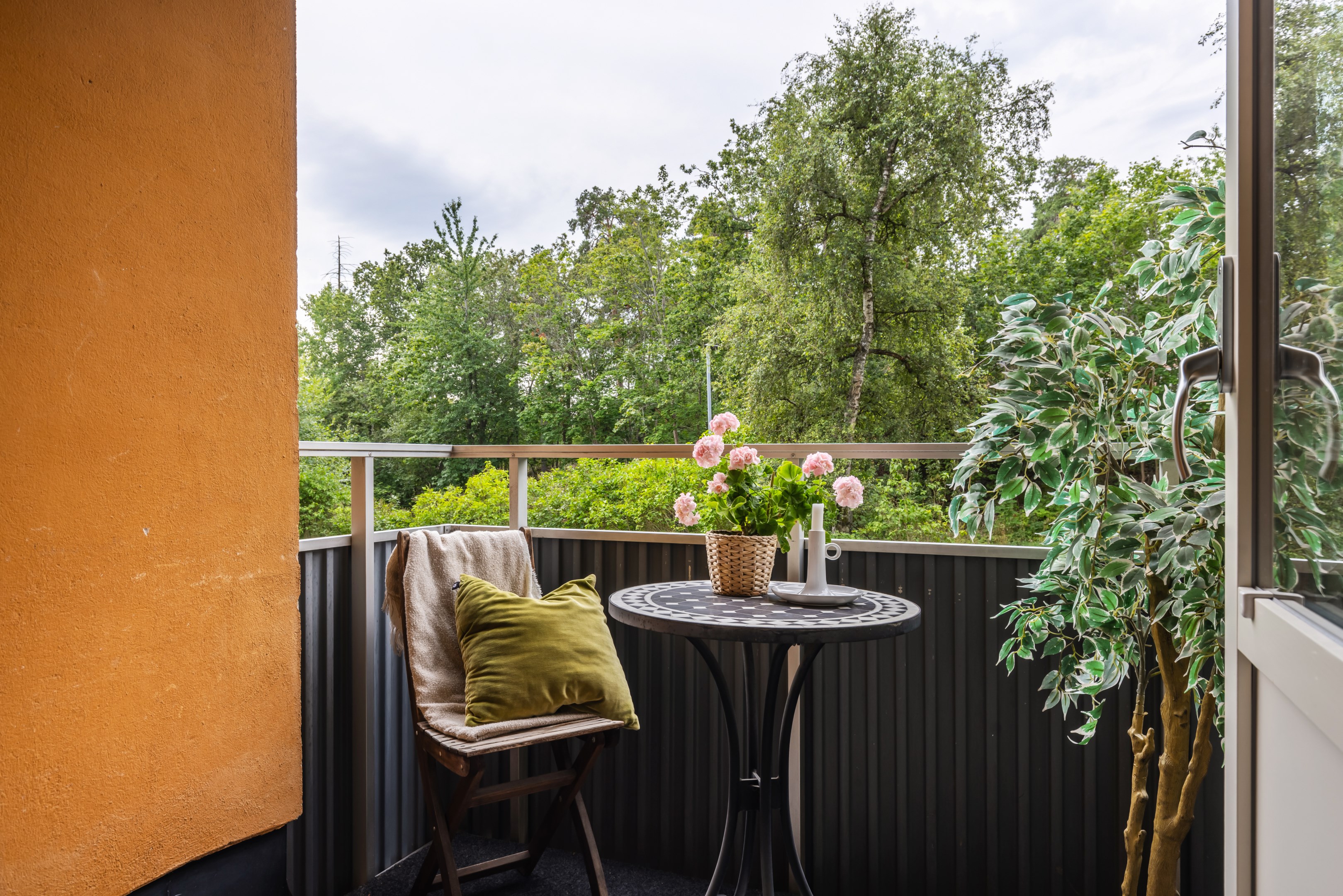 Bostadsbild från Ugglevägen 17B, Såld i Ektorp, Nacka