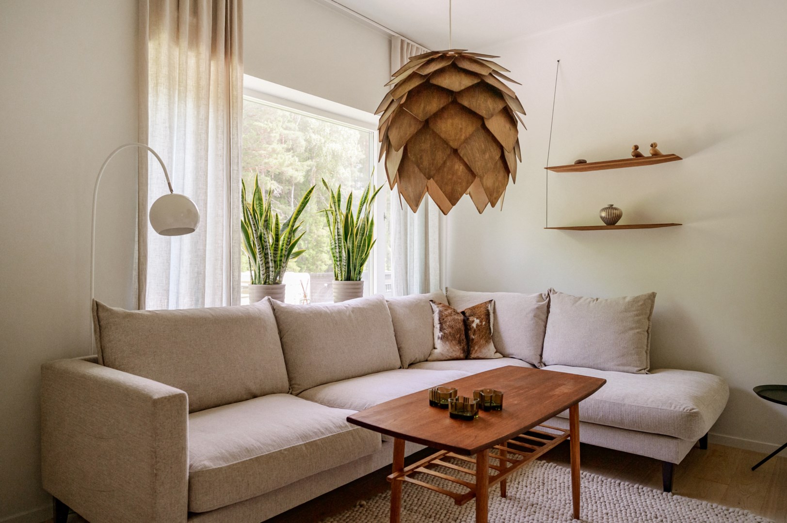 Sovrum, nyttjas idag som tv-rum